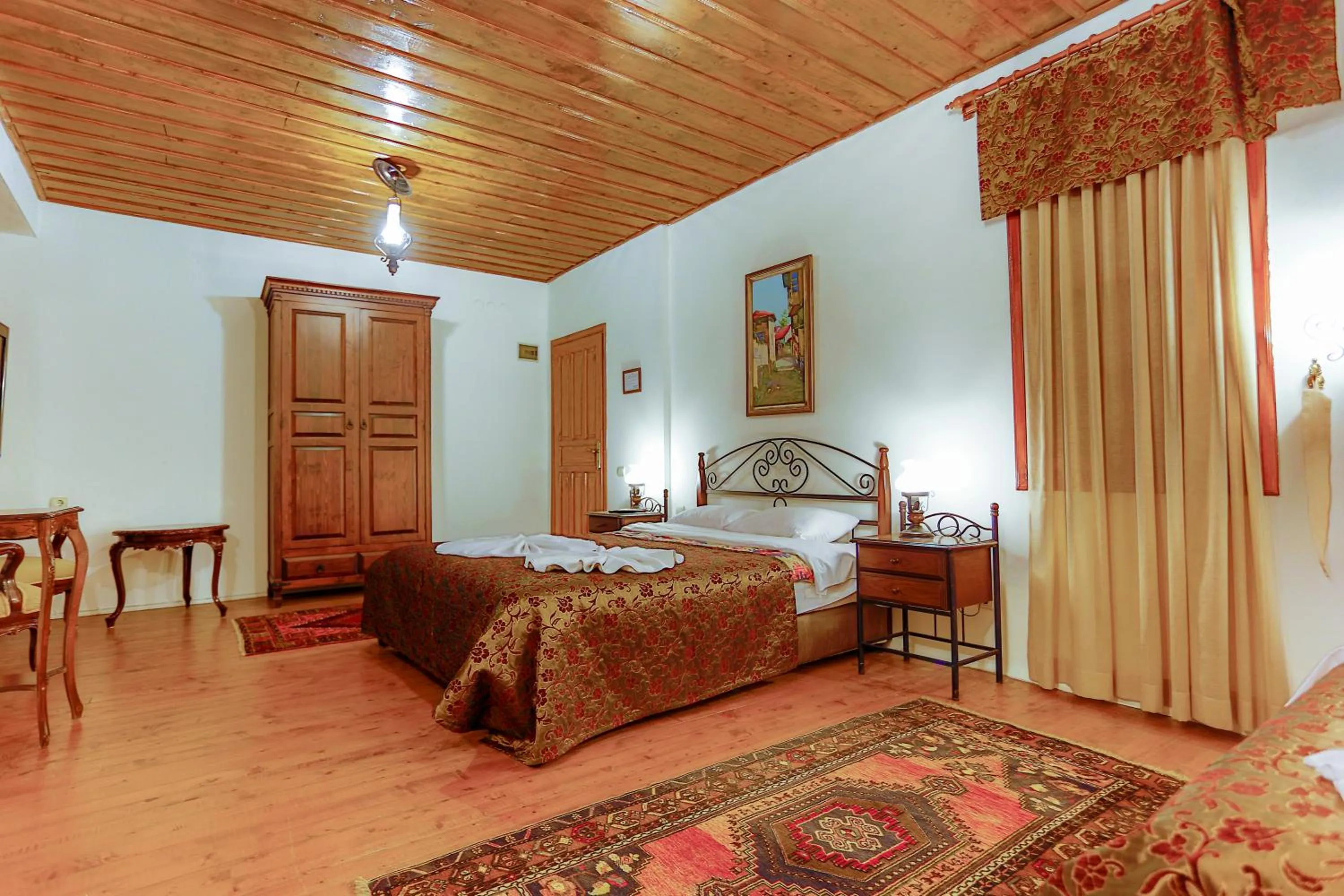 Bed in Atelya Art Hotel