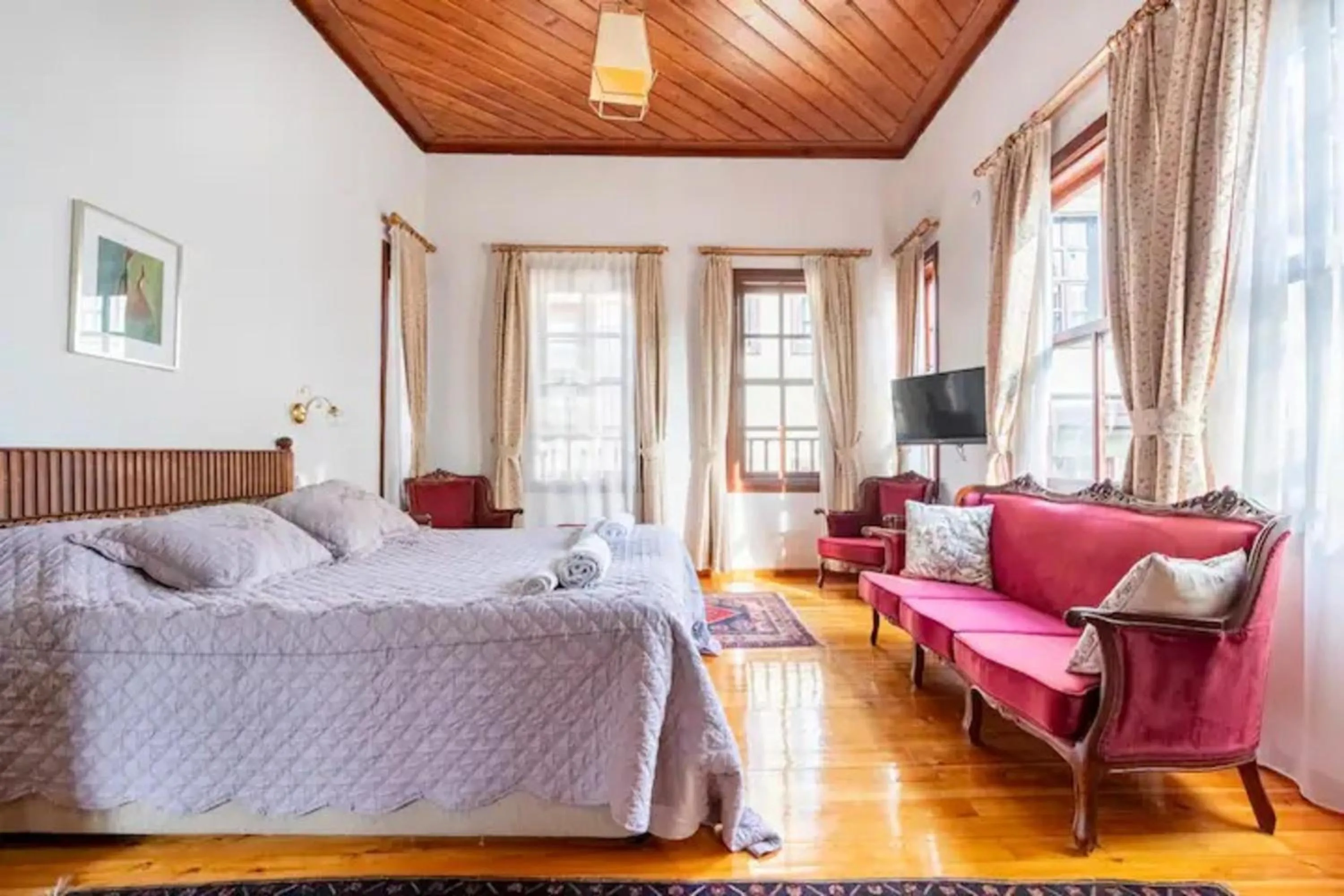 Photo of the whole room, Bed in Atelya Art Hotel