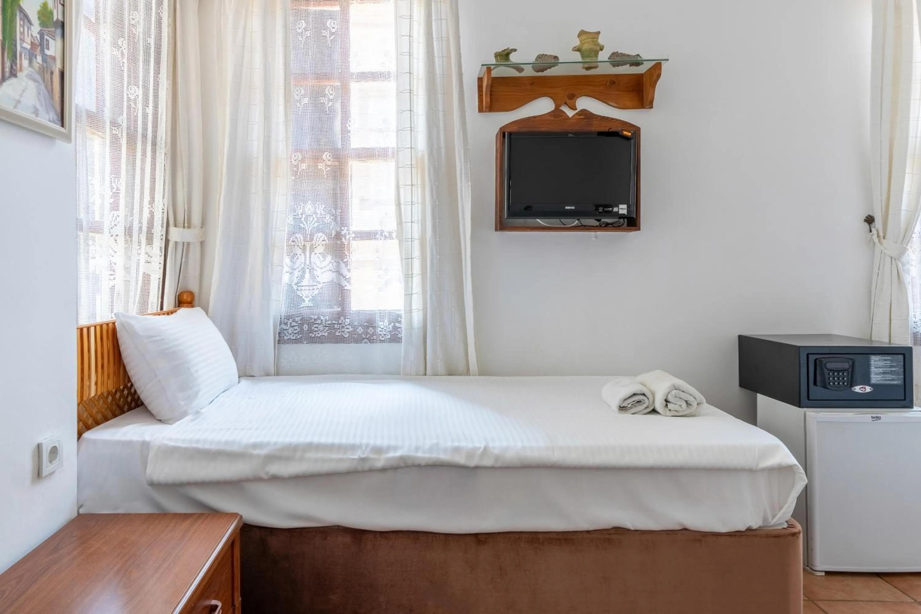 TV and multimedia, Bed in Atelya Art Hotel