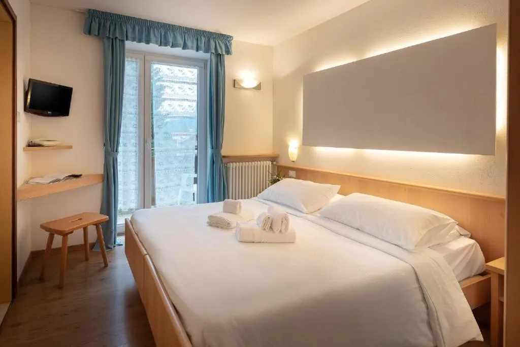 Bedroom, Bed in Hotel Latemar