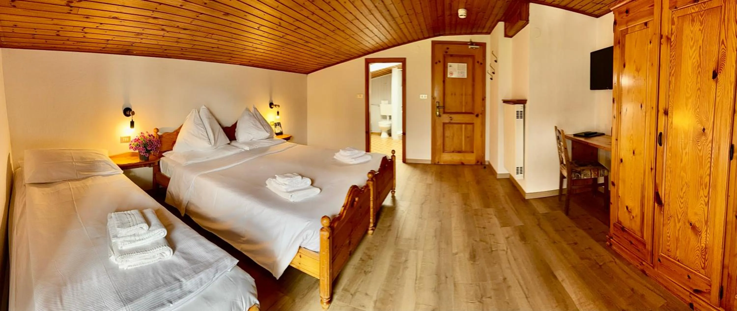 Bedroom, Bed in Hotel Latemar