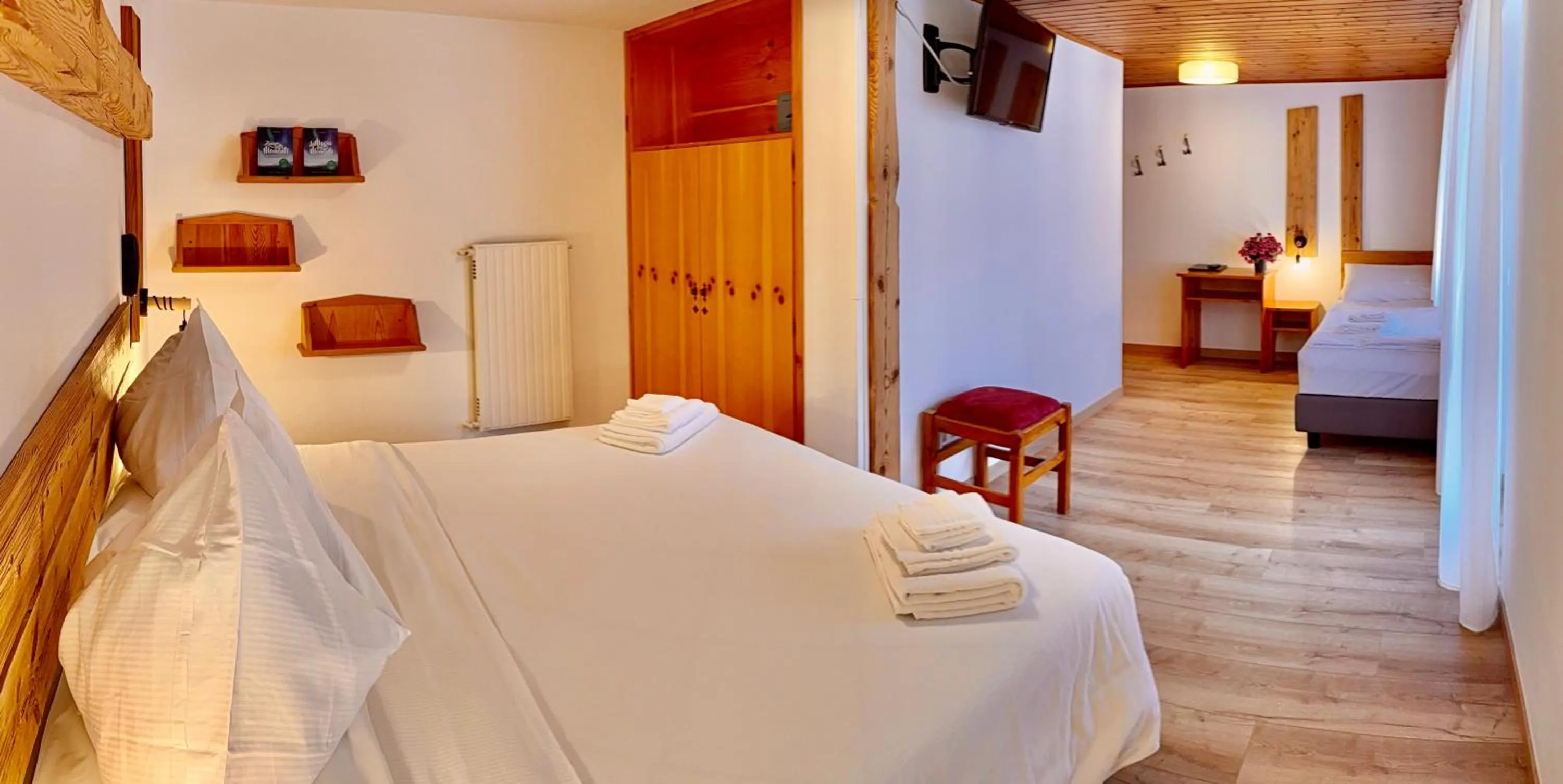 Bedroom, Bed in Hotel Latemar