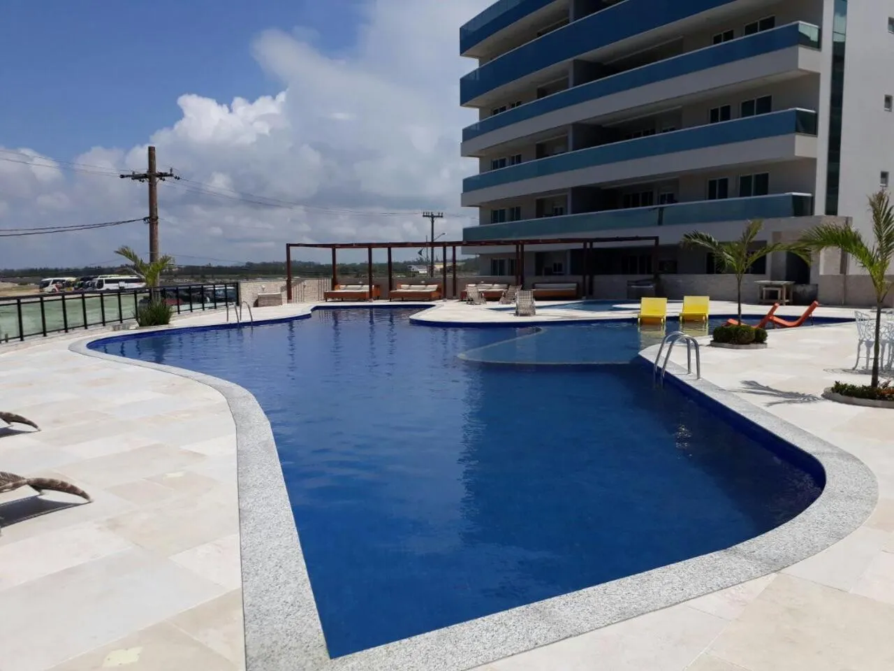 Property building in Apartamento Super Luxo em Arraial do Cabo