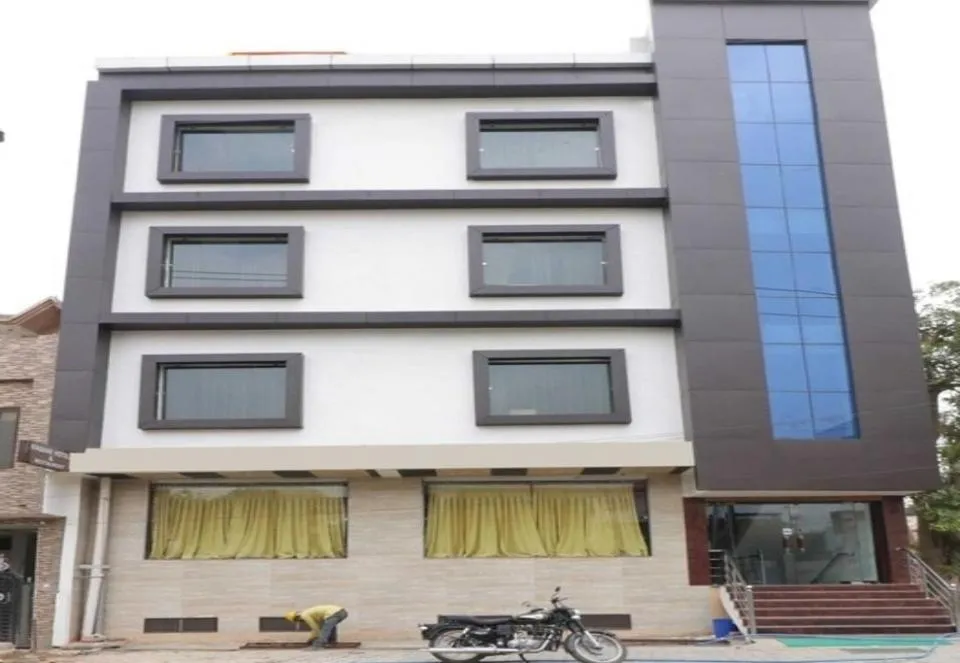 Facade/entrance in Hotel O Jalsa