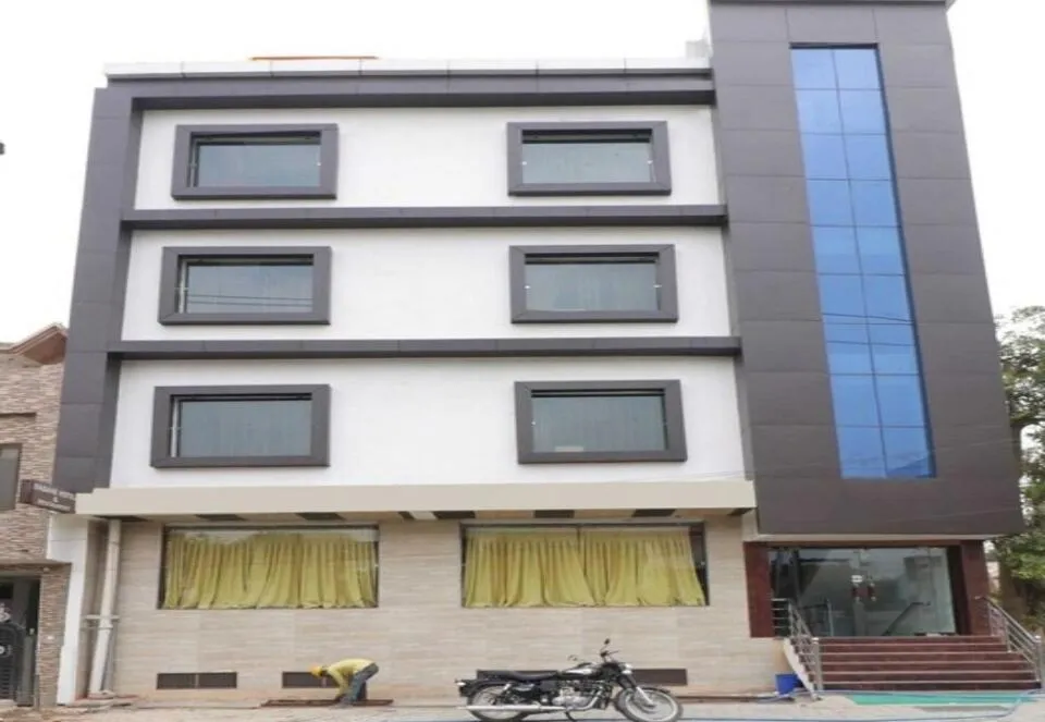 Facade/entrance in Hotel O Jalsa