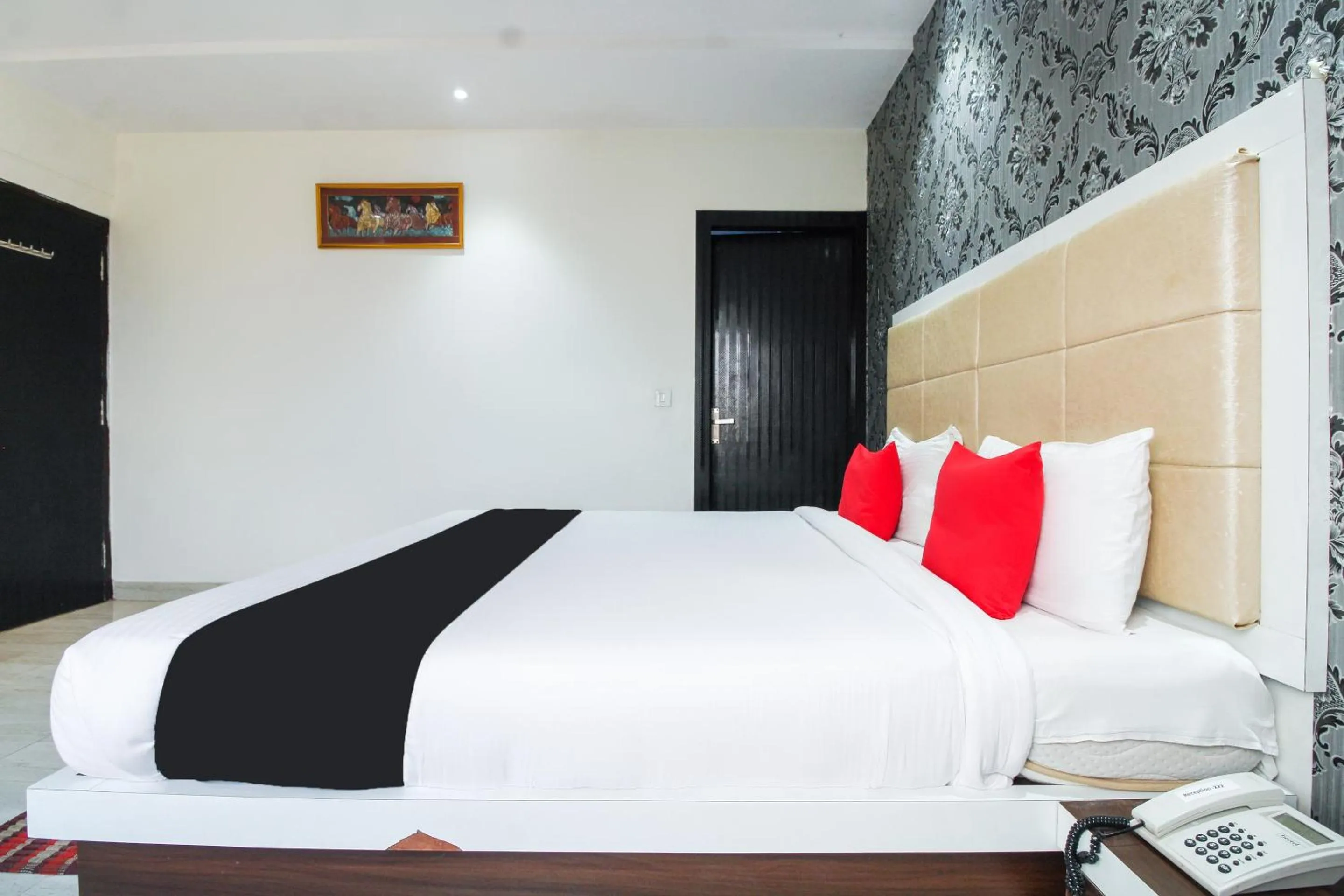 Bedroom, Bed in Hotel O Jalsa