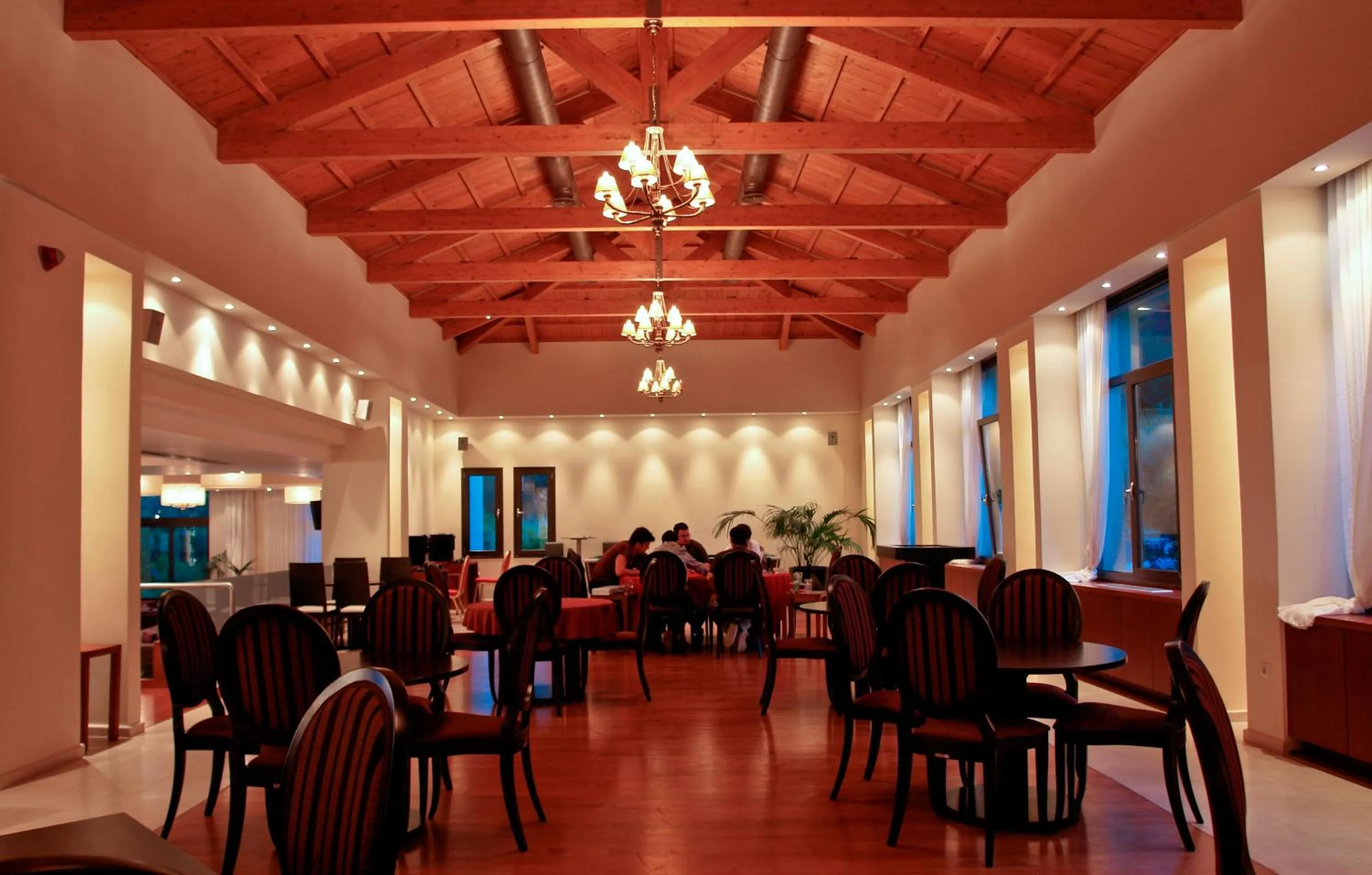 Restaurant/places to eat in Kymi Palace