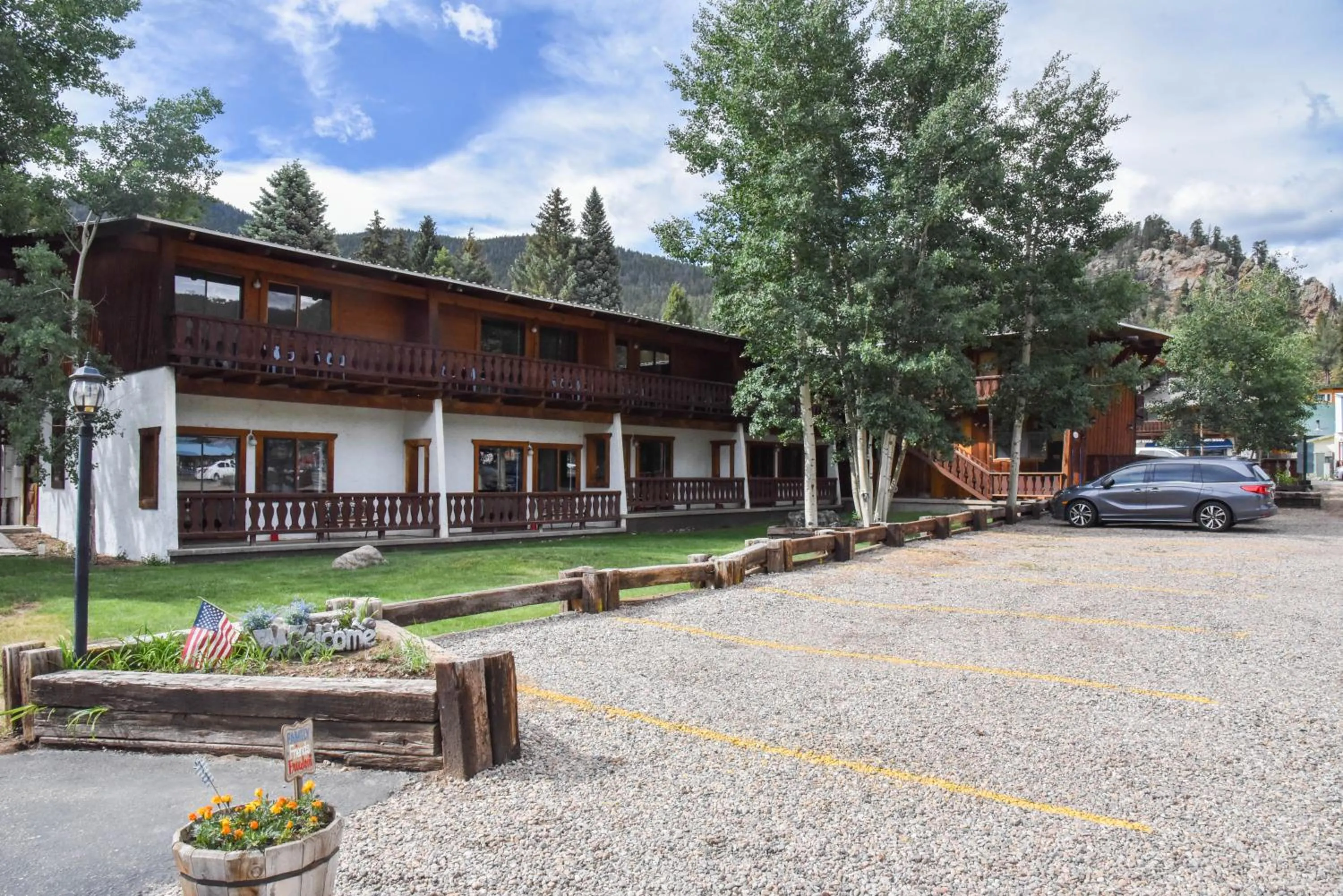 Property building in Alpine Lodge Red River