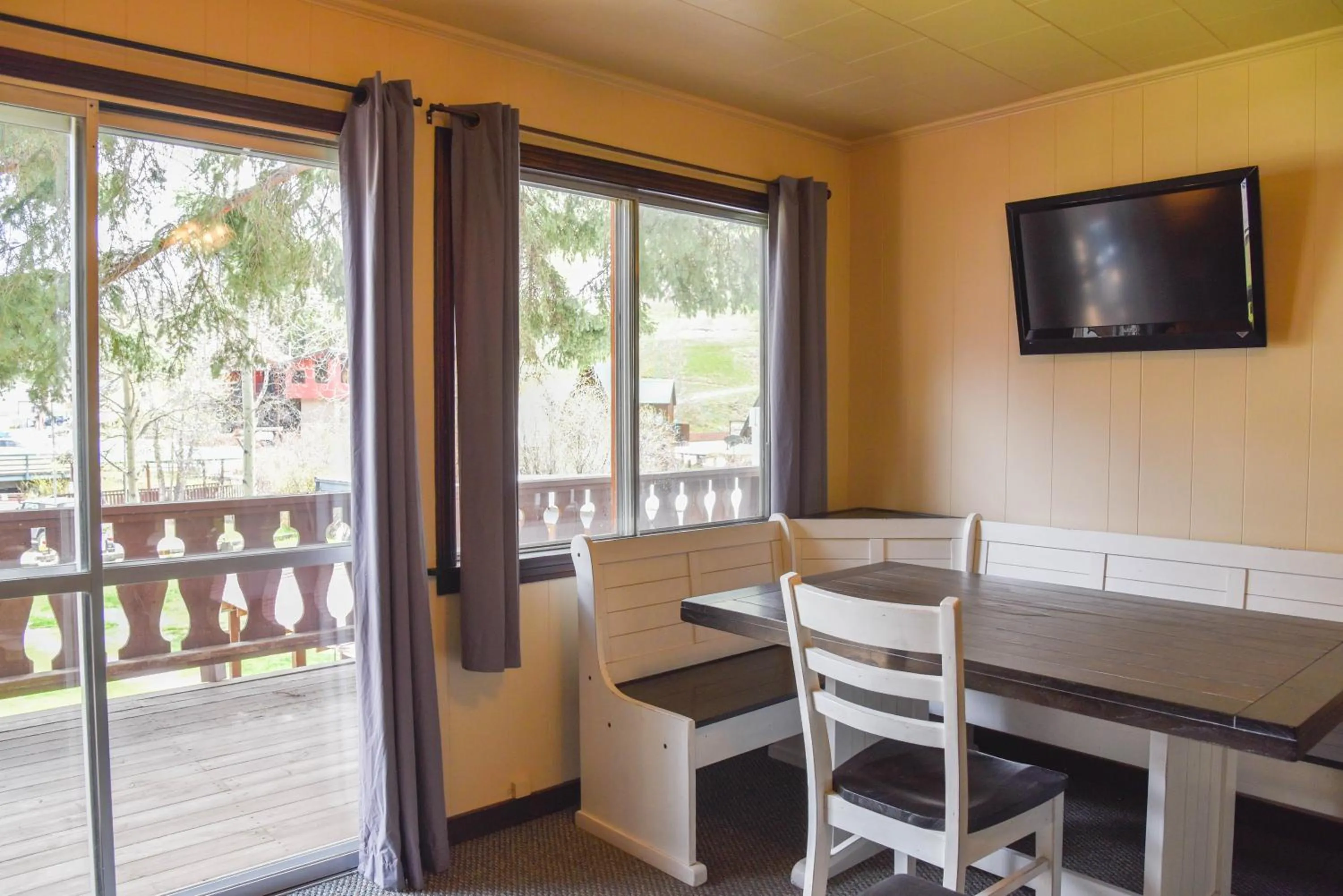 Patio in Alpine Lodge Red River