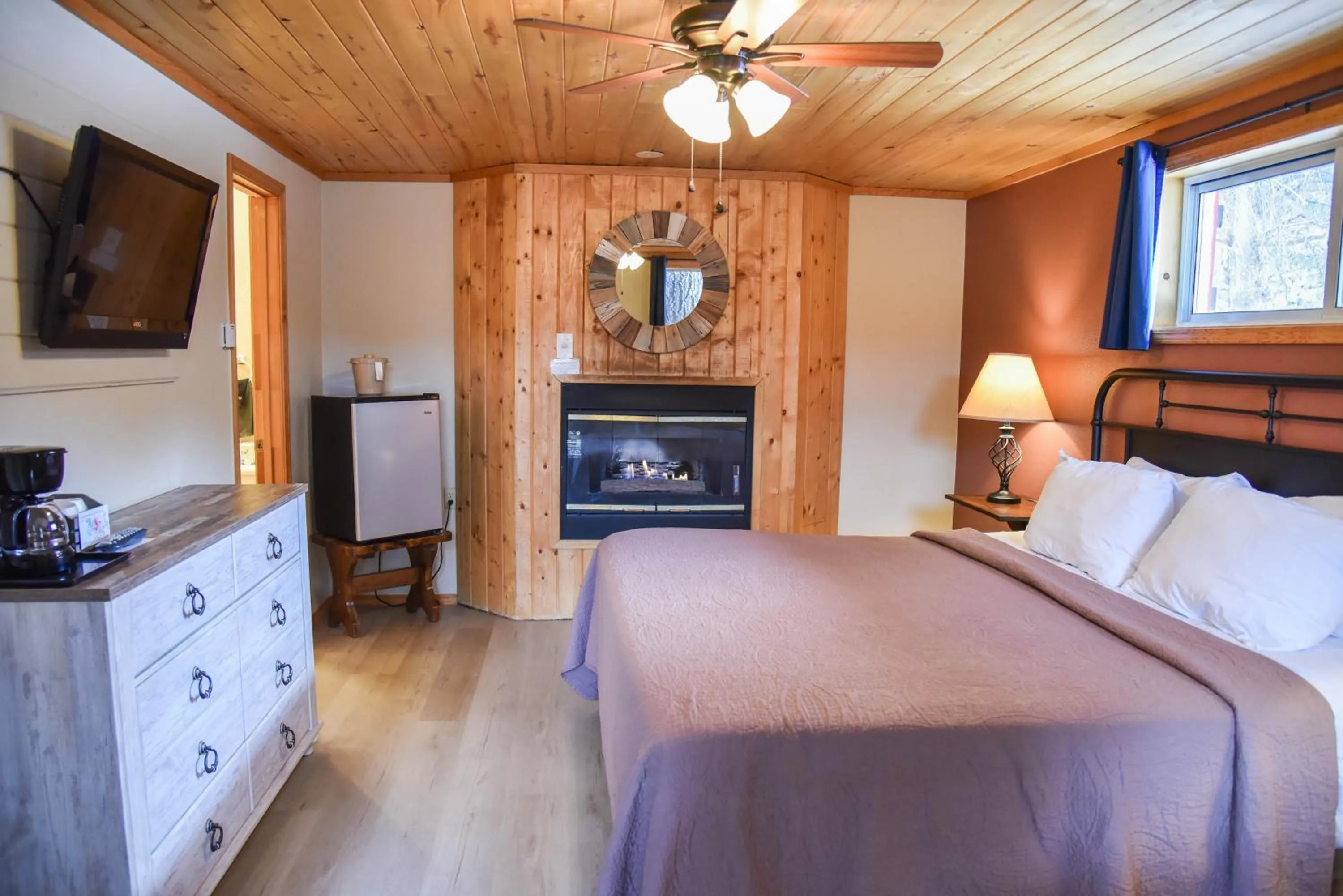 Bed in Alpine Lodge Red River