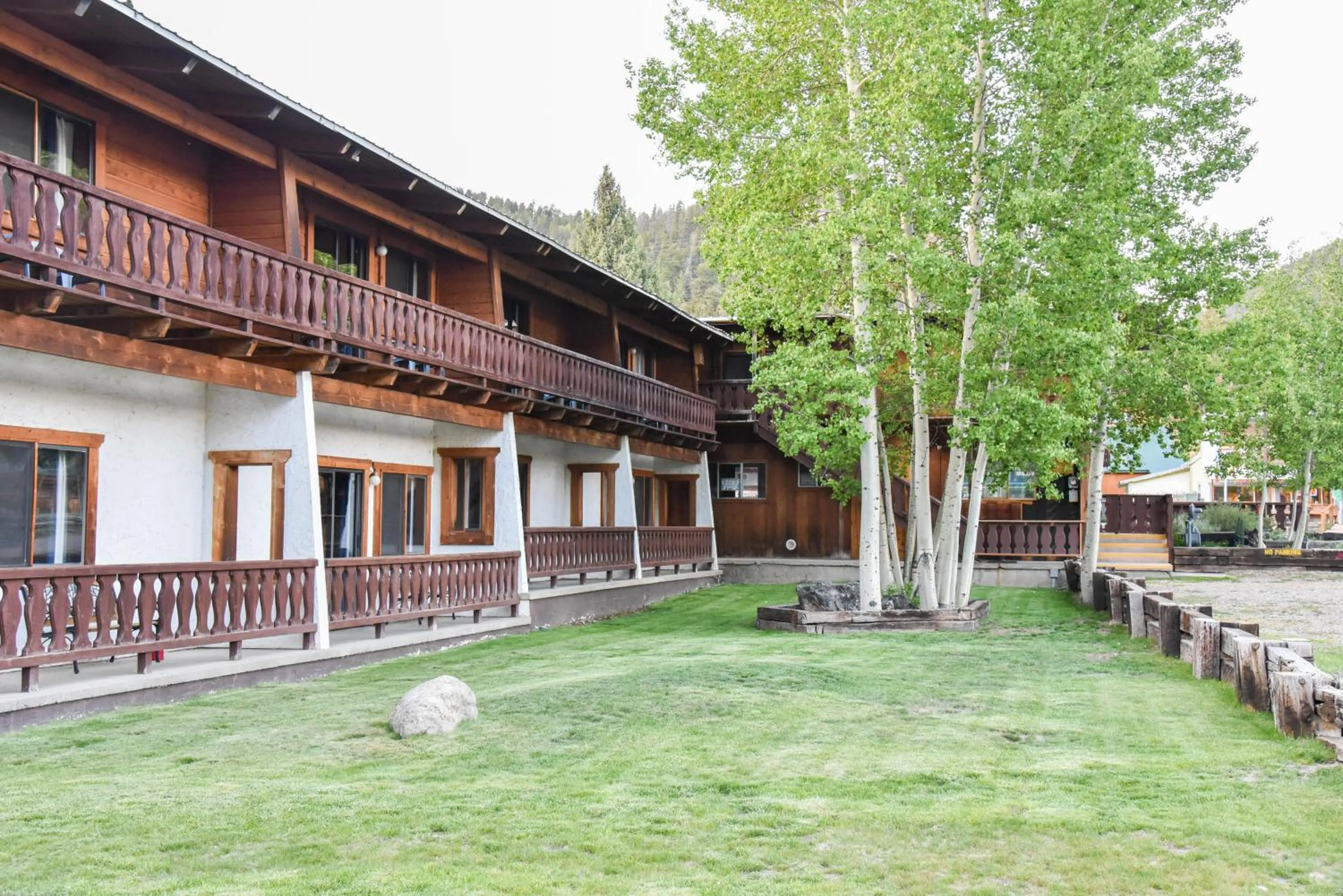 Property building in Alpine Lodge Red River