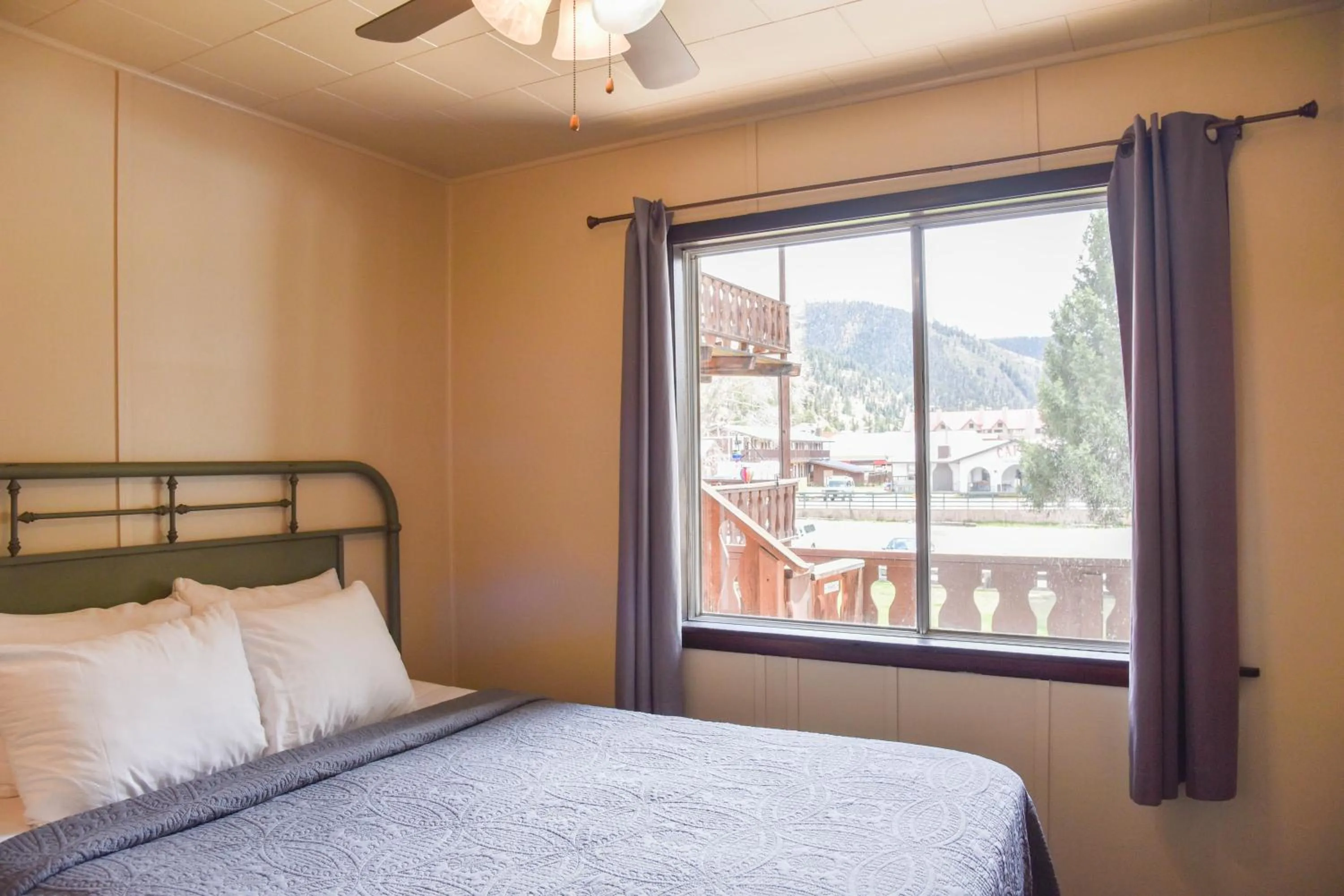 Bed in Alpine Lodge Red River