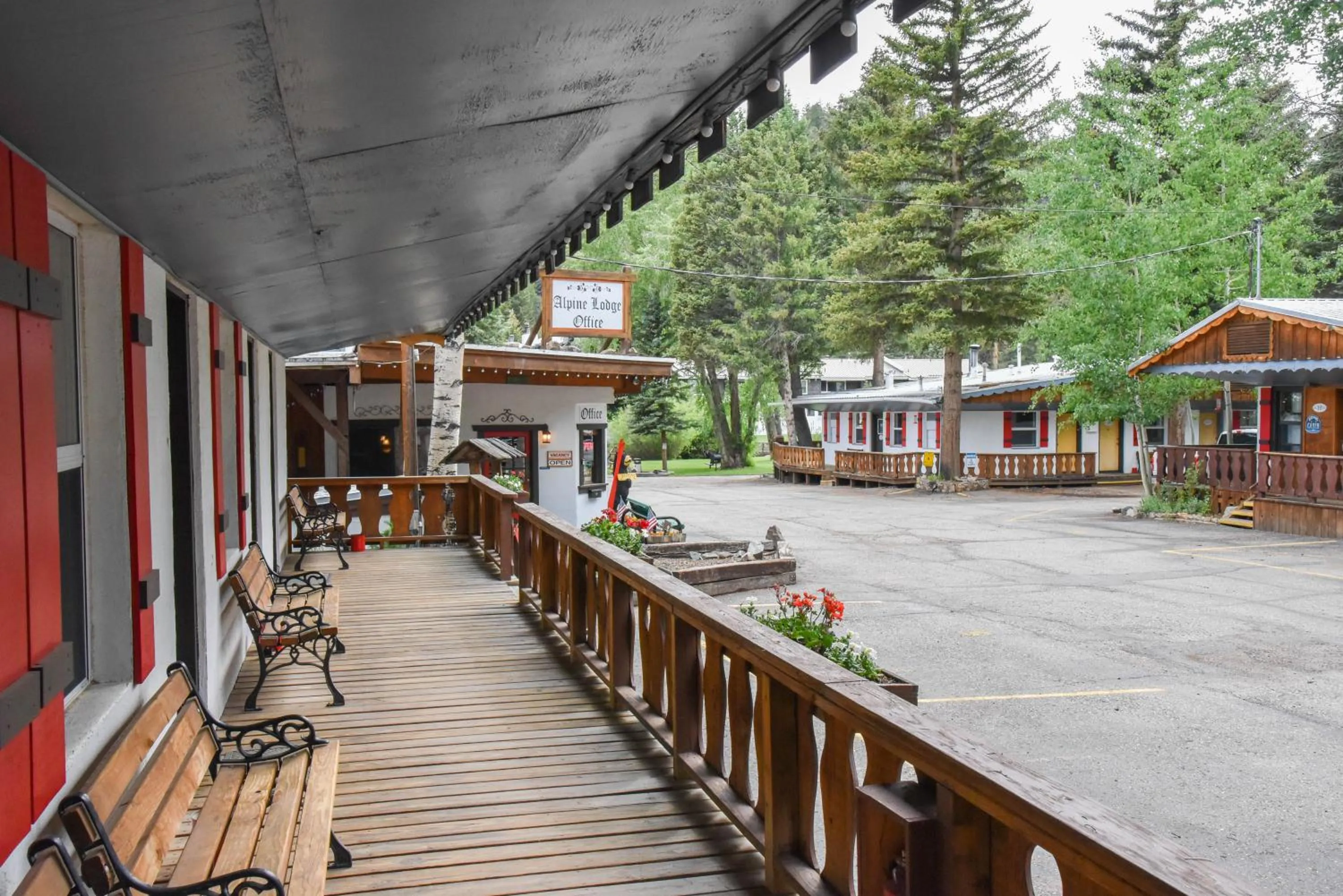 Property building in Alpine Lodge Red River