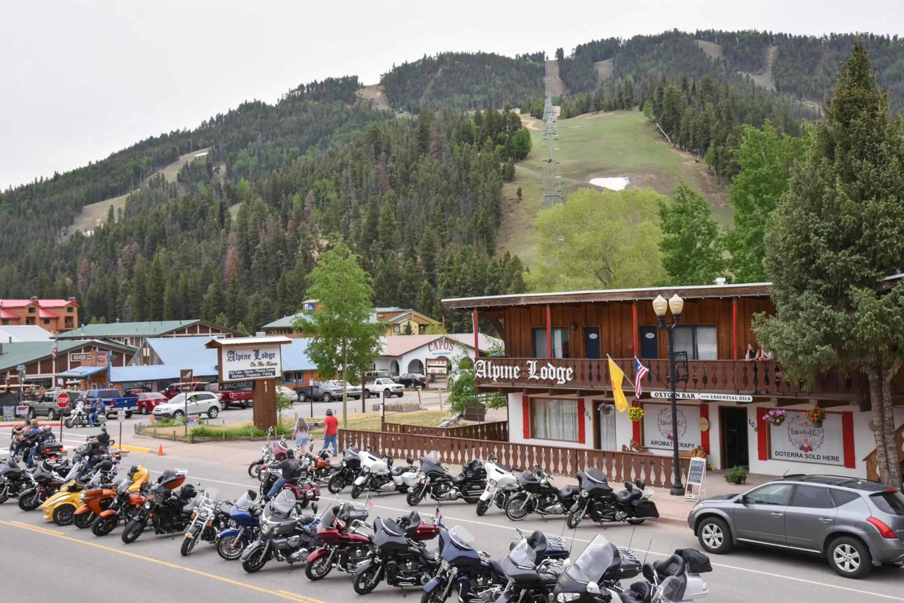 Property building in Alpine Lodge Red River