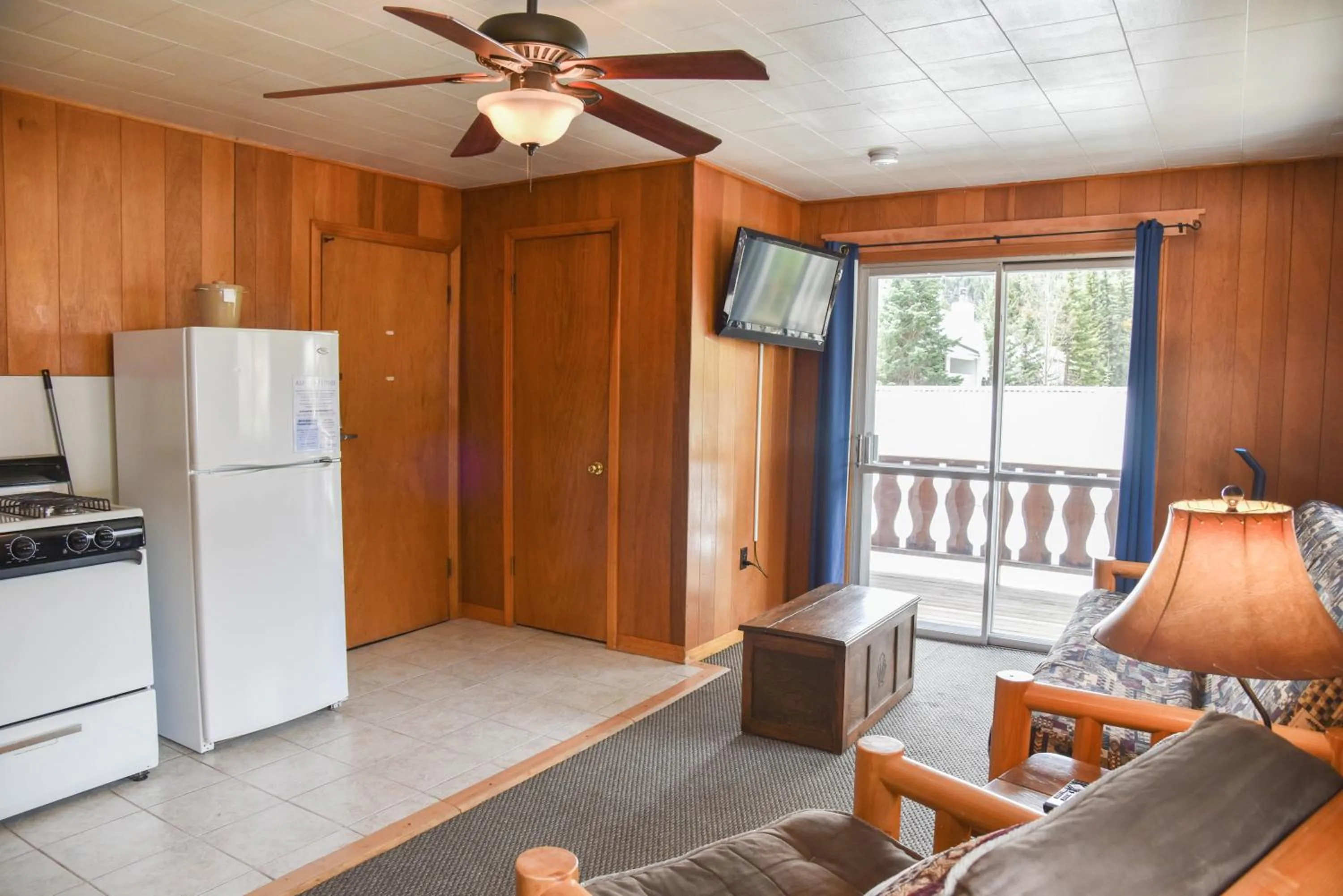 Living room in Alpine Lodge Red River