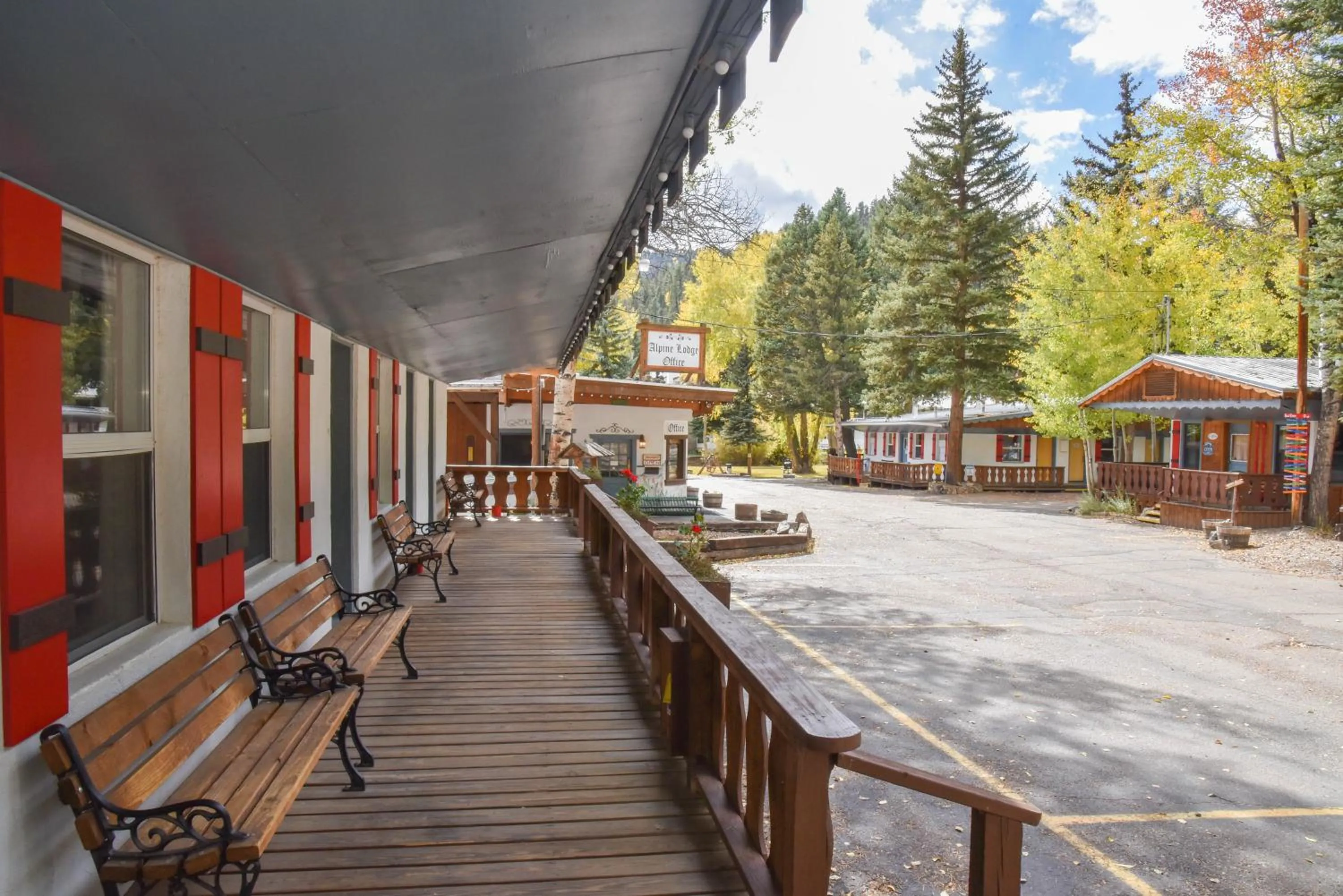 Property building in Alpine Lodge Red River