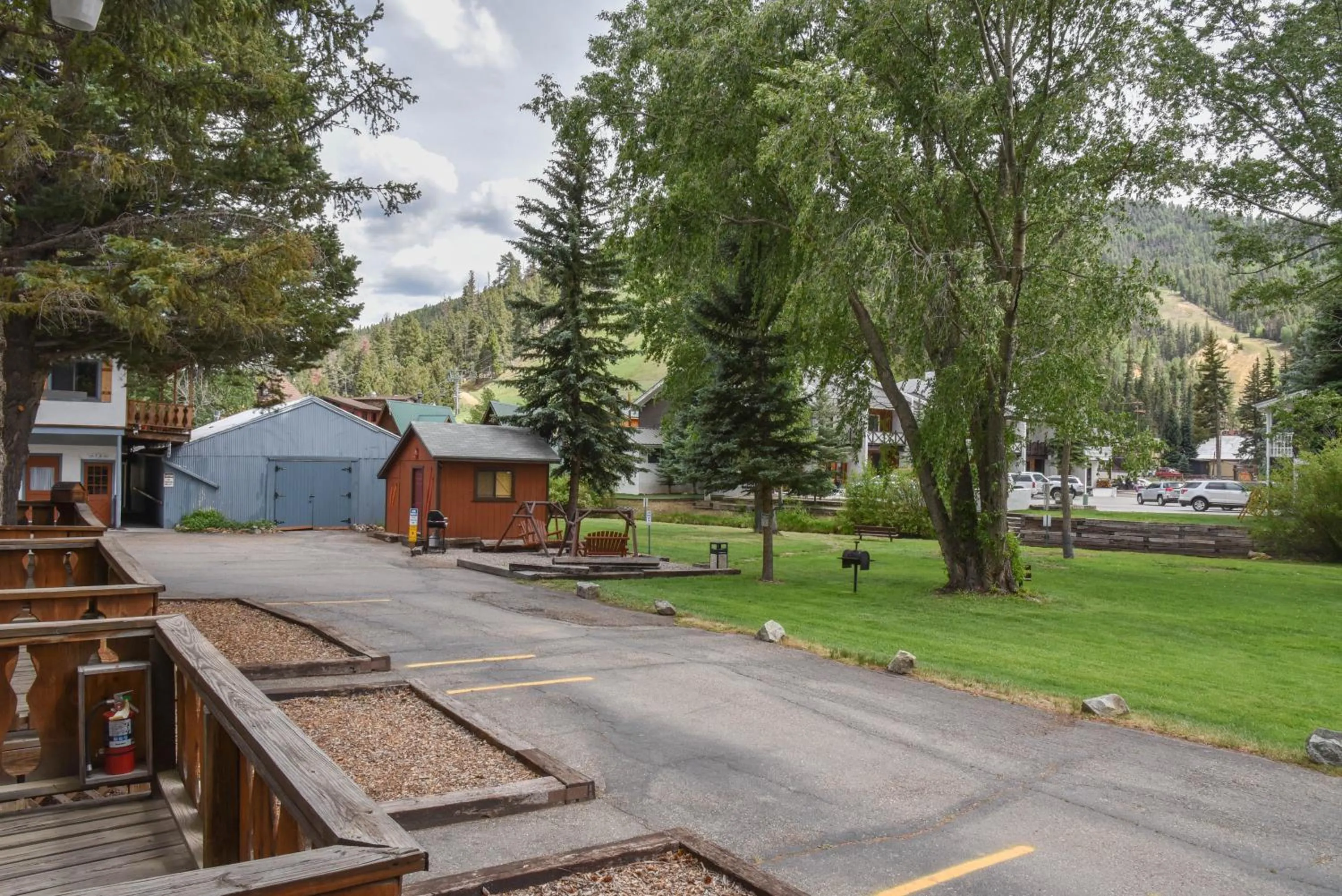 Property building in Alpine Lodge Red River