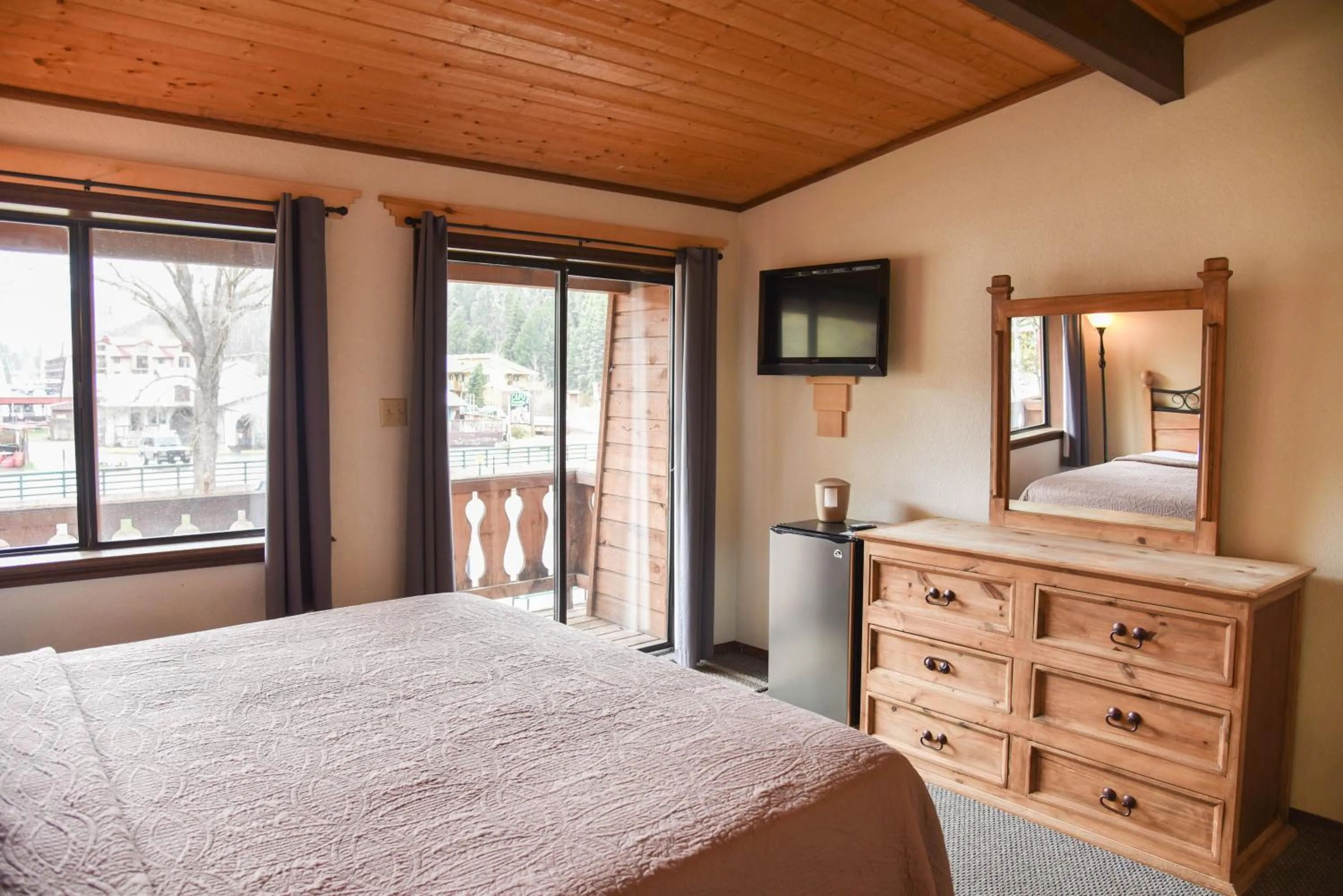 Bed in Alpine Lodge Red River