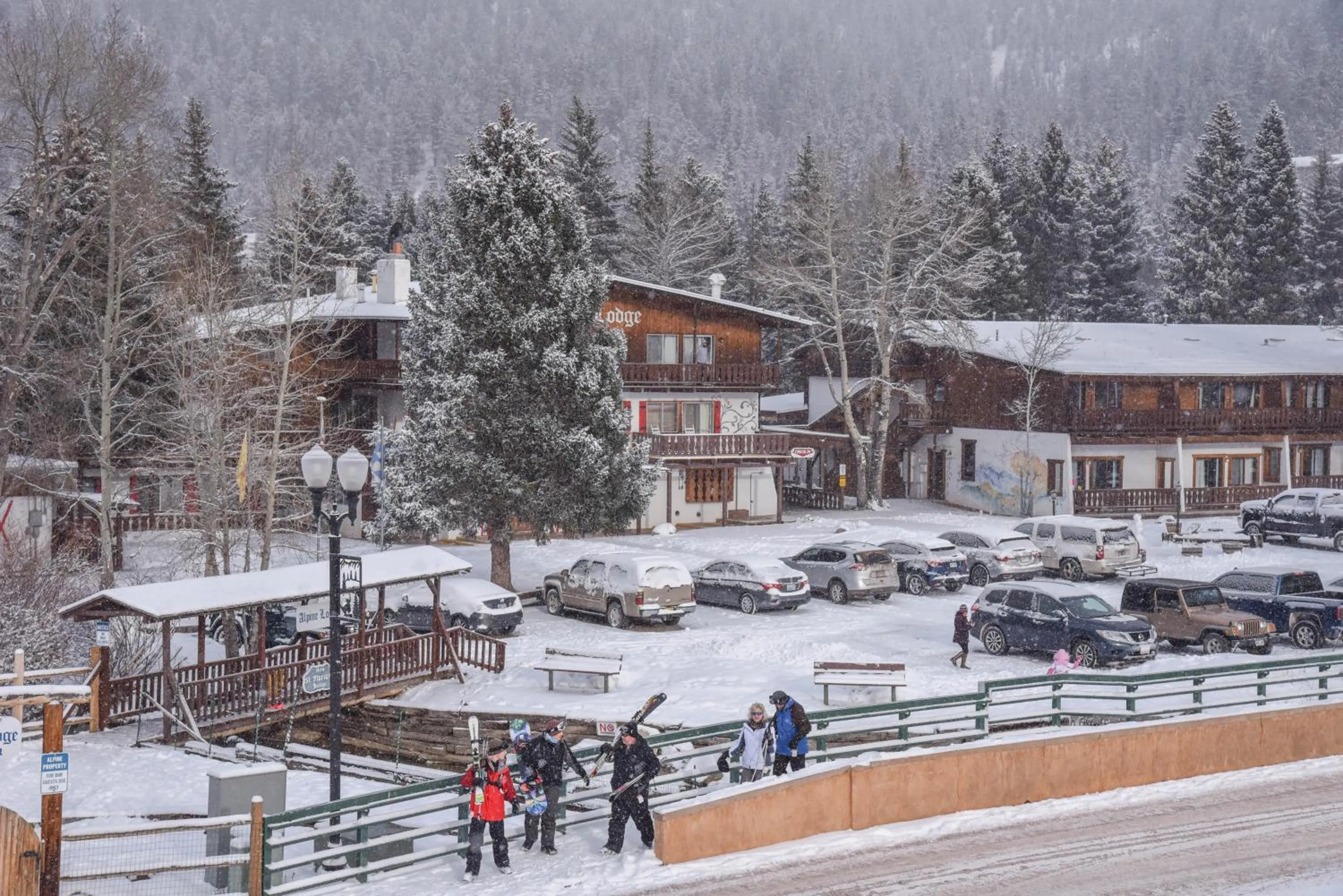 Winter in Alpine Lodge Red River