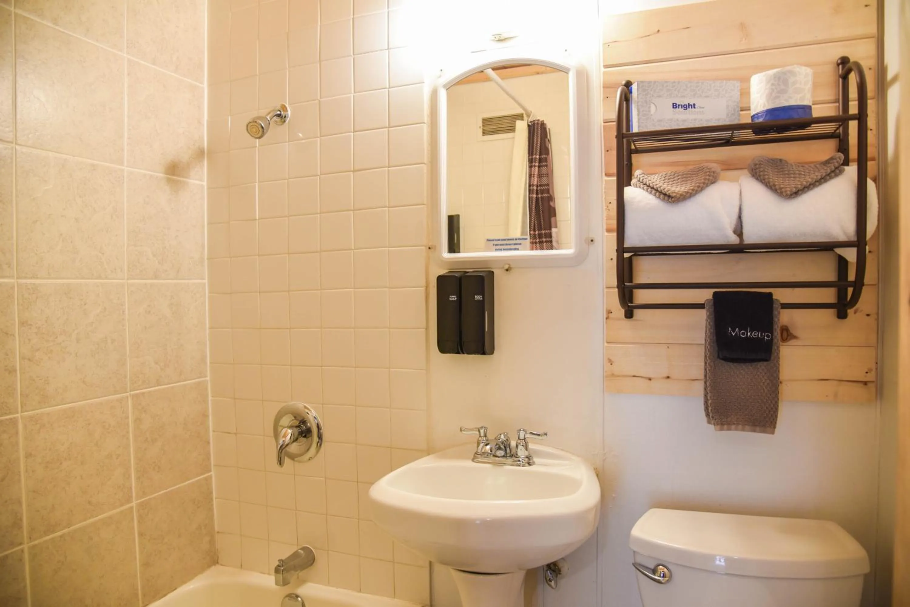 Shower in Alpine Lodge Red River