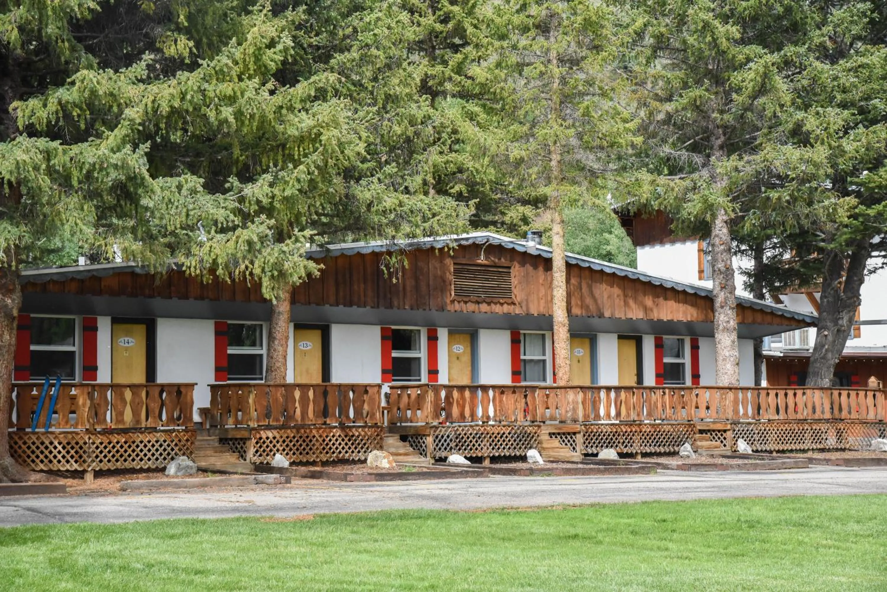 Property building in Alpine Lodge Red River