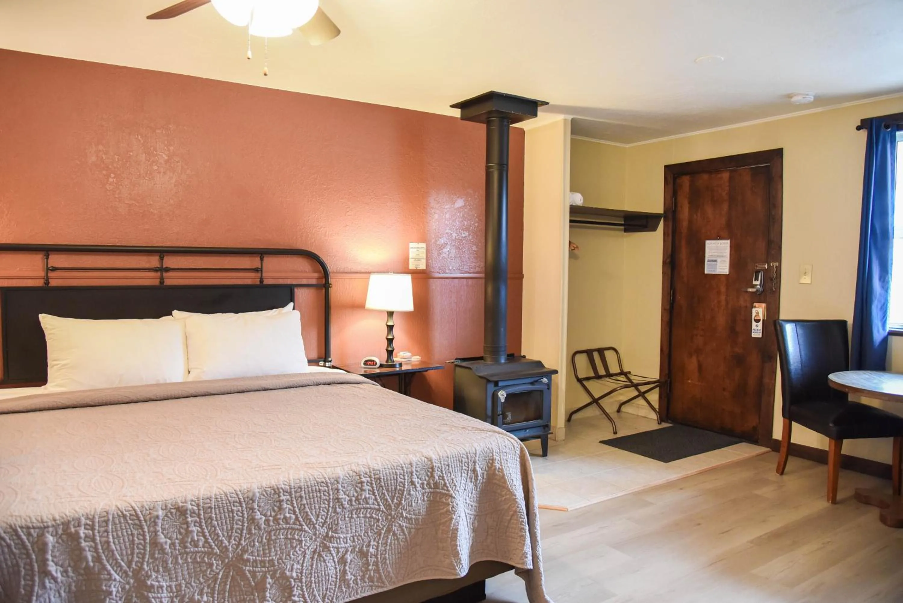 Bed in Alpine Lodge Red River