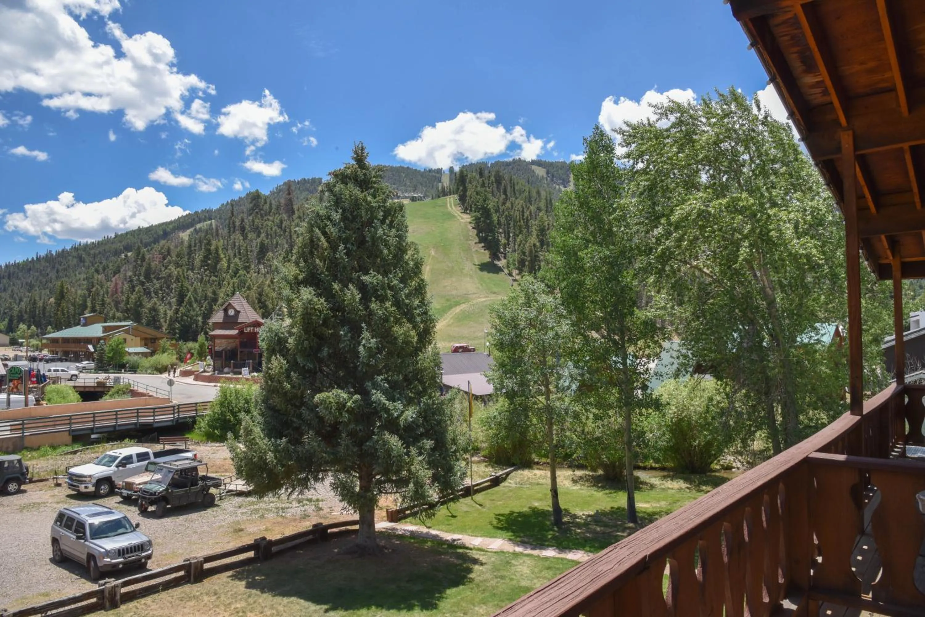 Spring in Alpine Lodge Red River