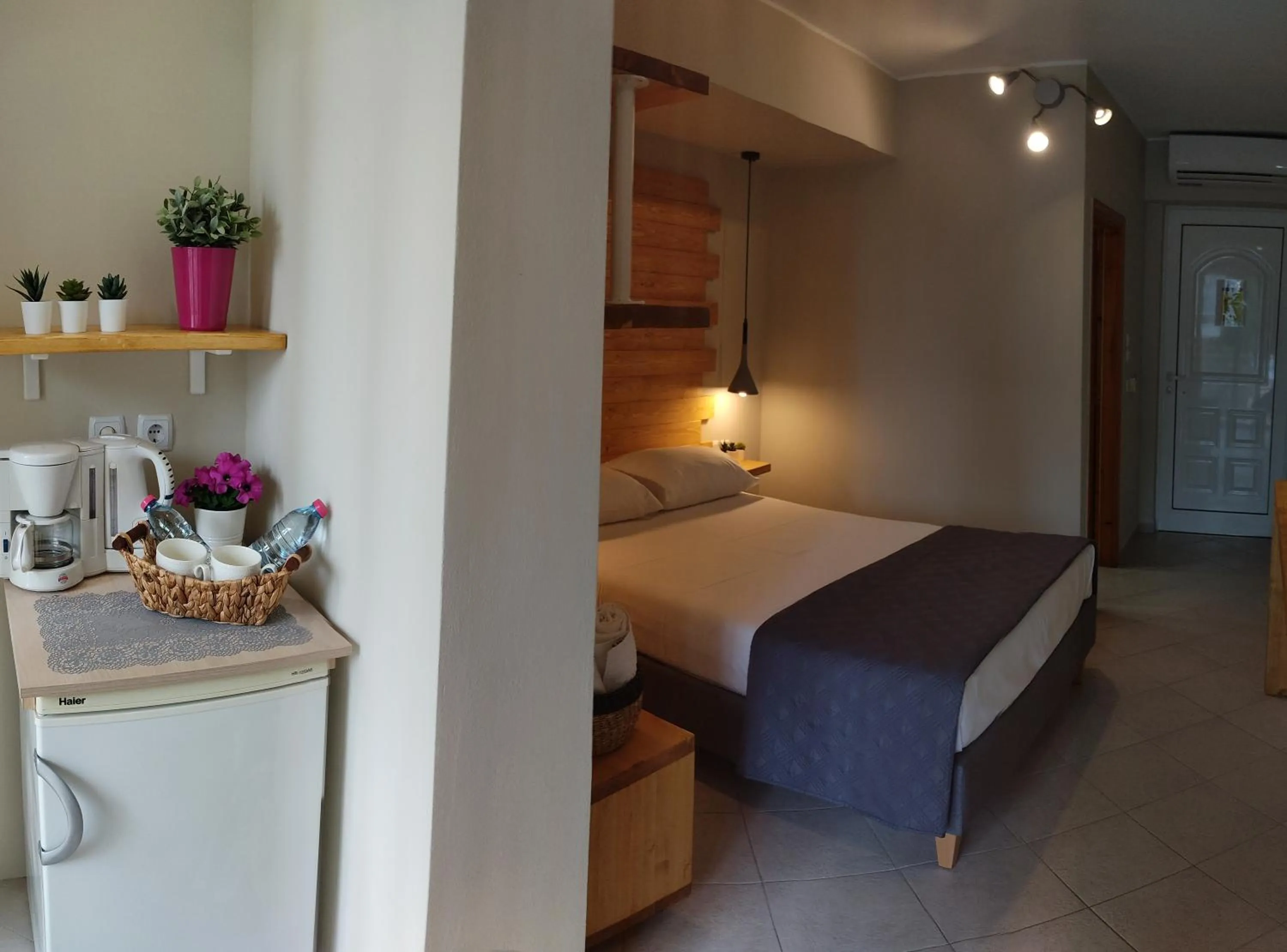 Coffee/tea facilities, Bed in Vasilis Studios