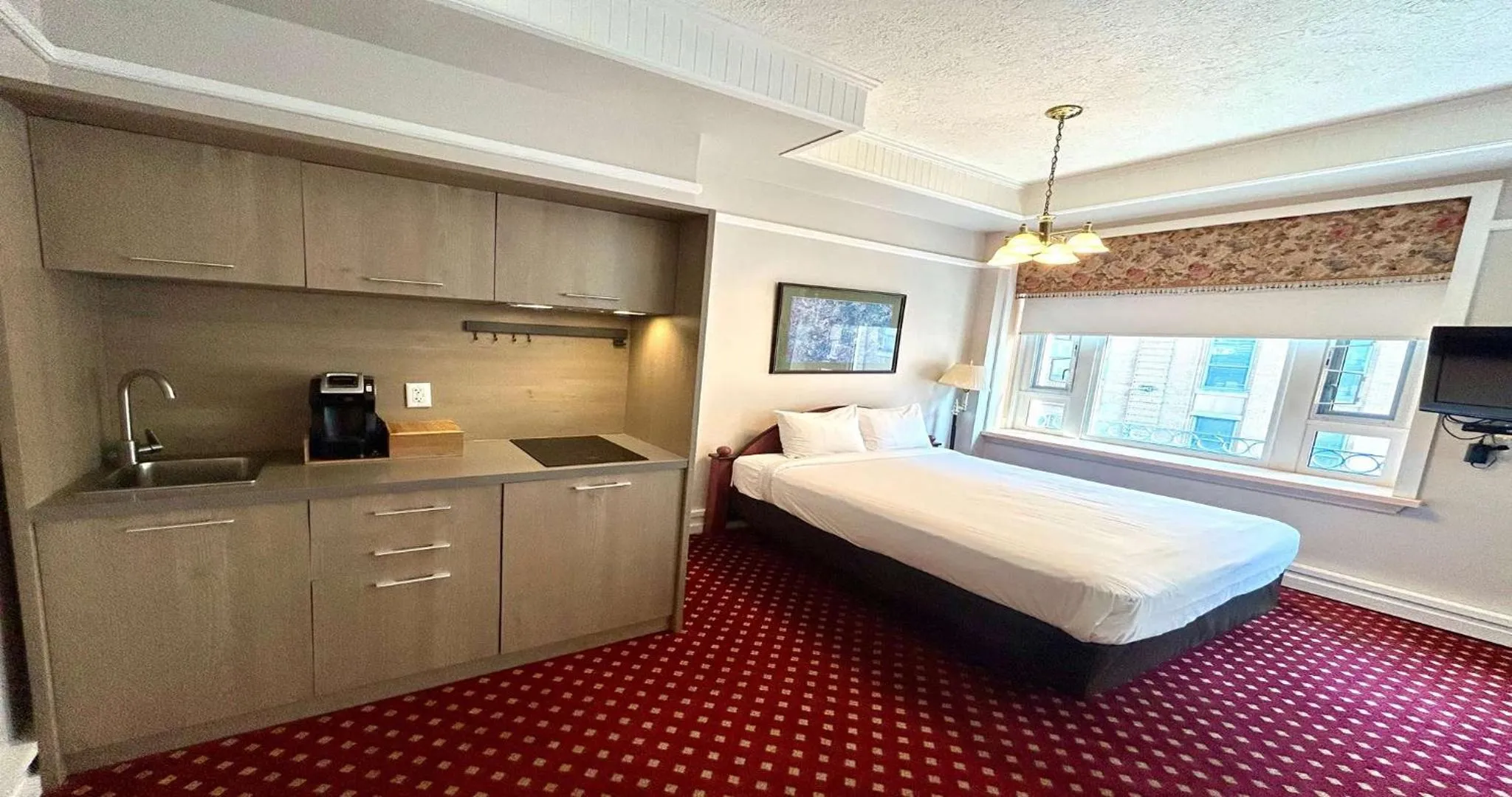 Photo of the whole room, Bed in The Bedford Regency Hotel