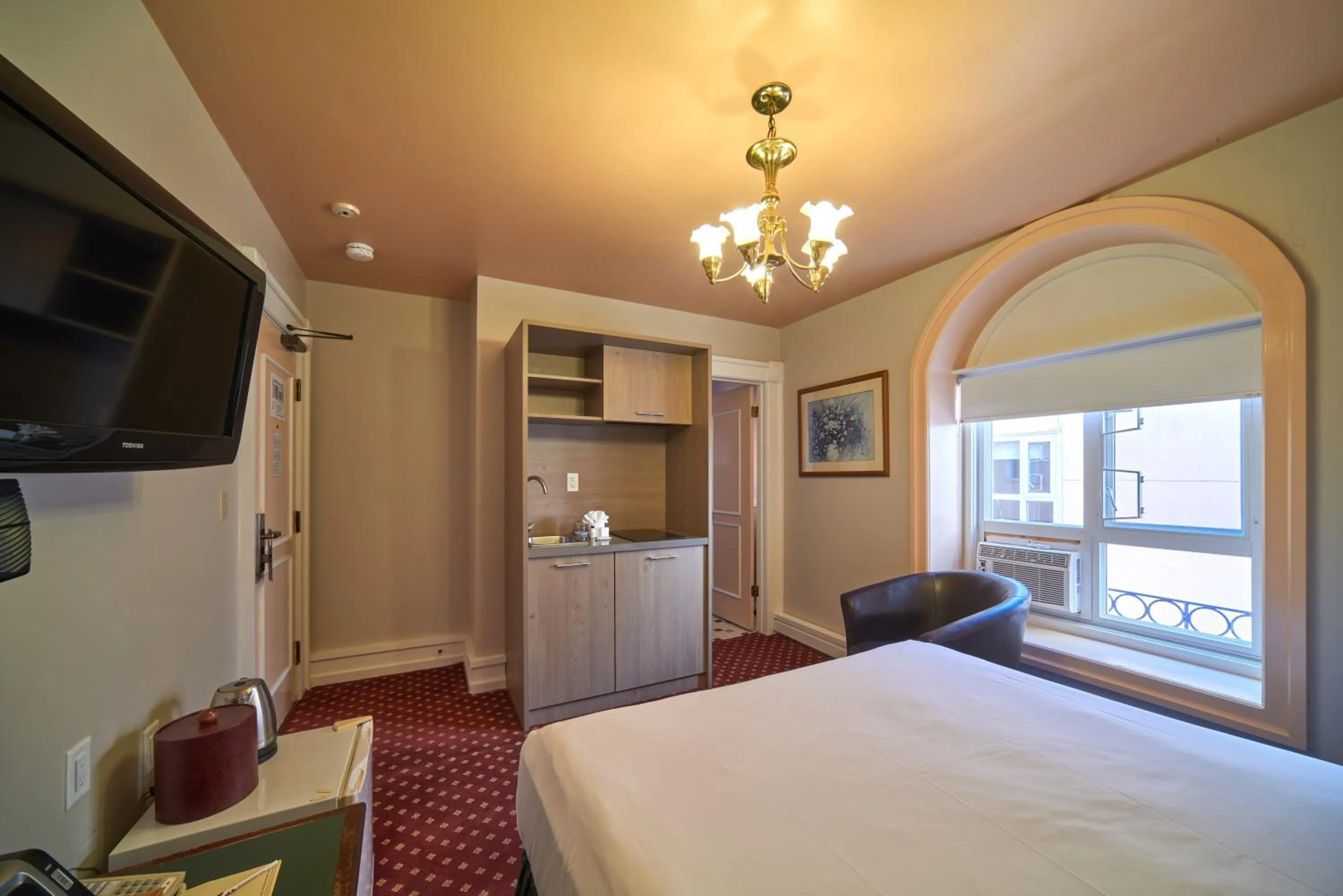 Bedroom, Bed in The Bedford Regency Hotel