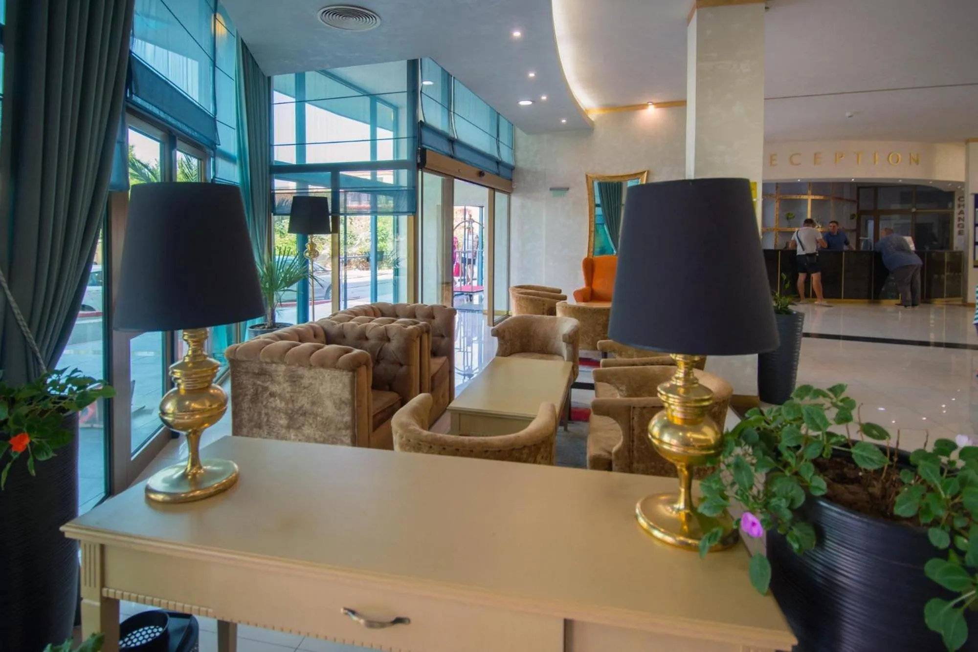 Seating area in Hotel Primorsko Del Sol