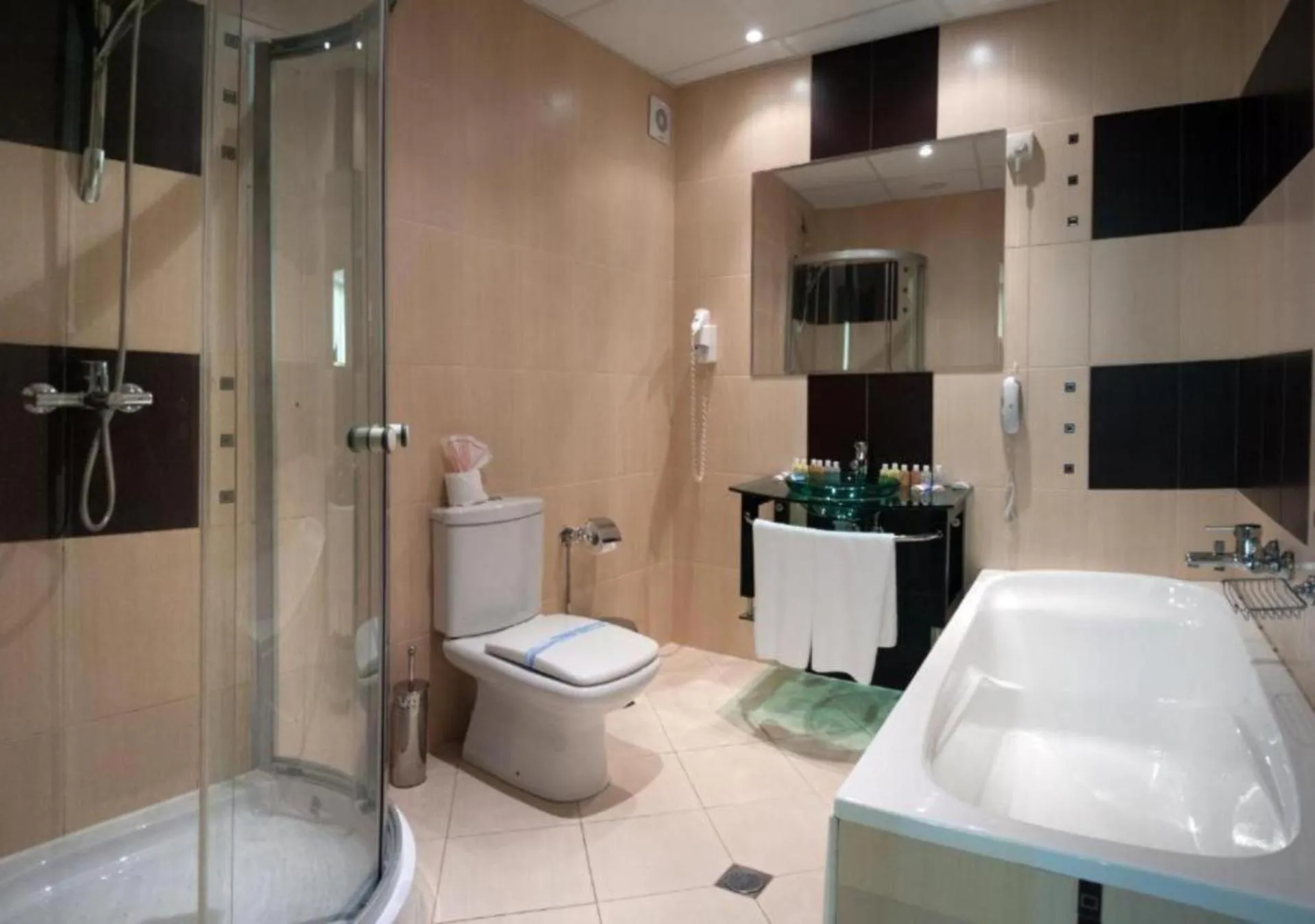 Shower in Hotel Primorsko Del Sol