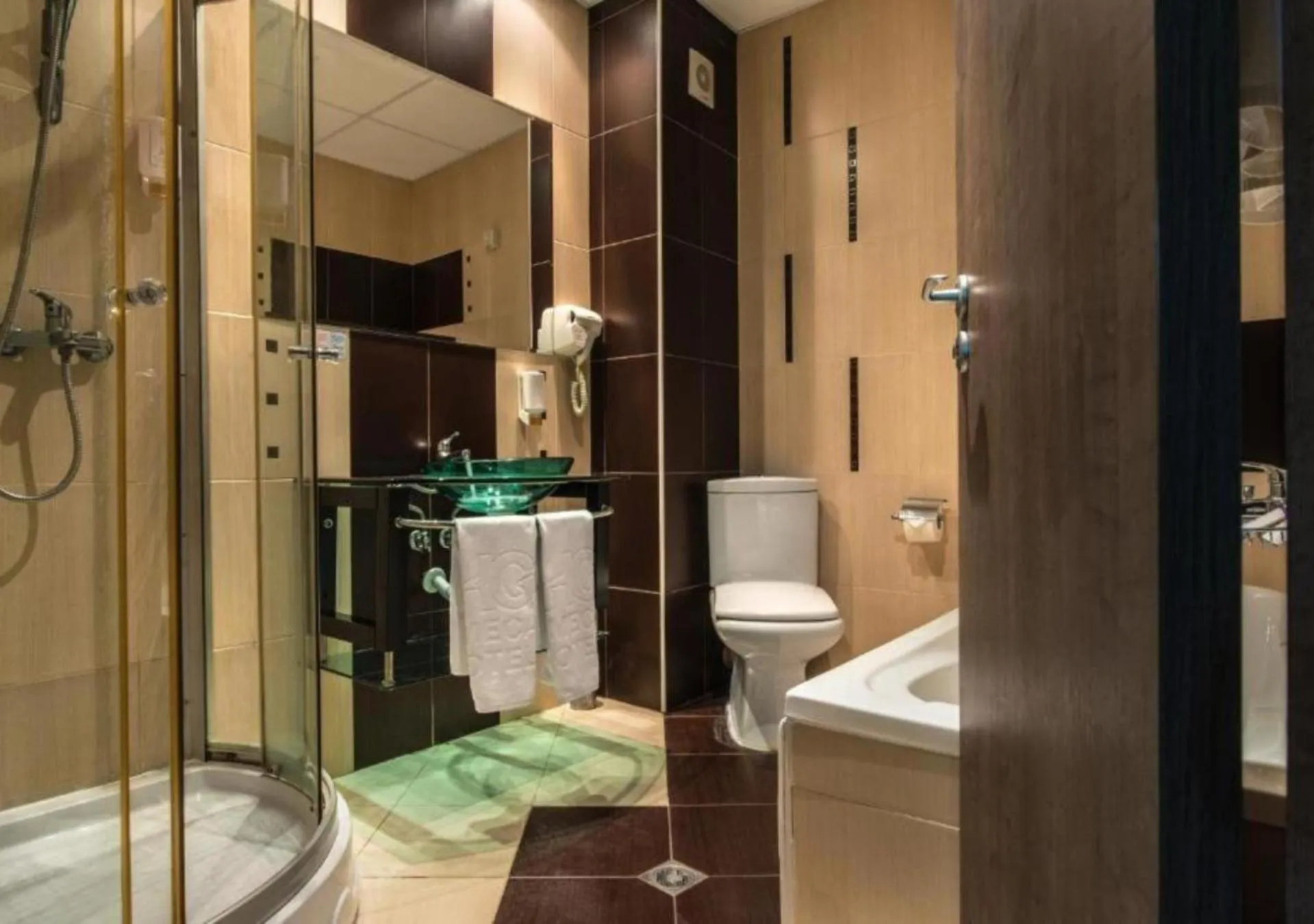 Shower in Hotel Primorsko Del Sol