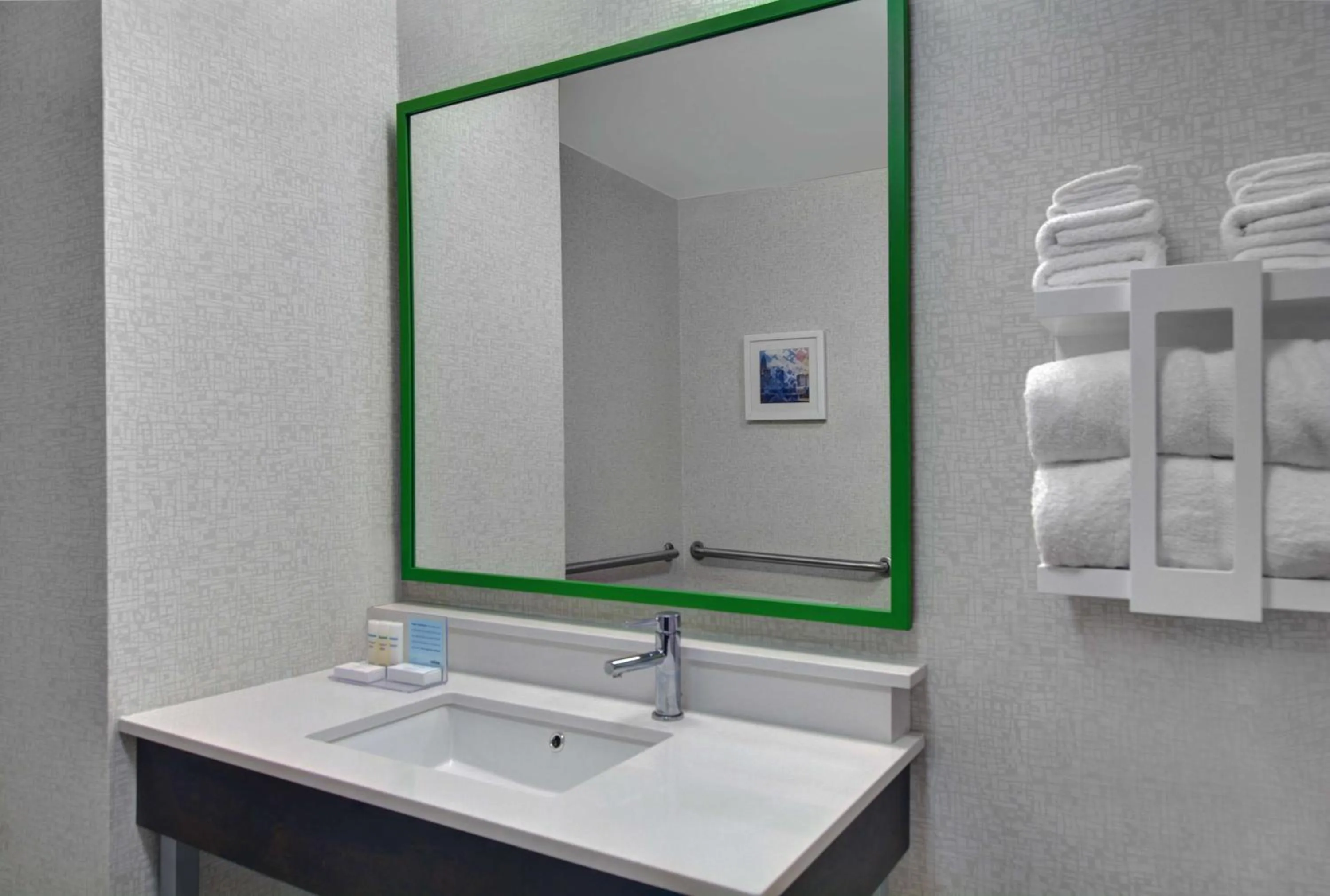 Bathroom in Hampton Inn Charlotte Monroe