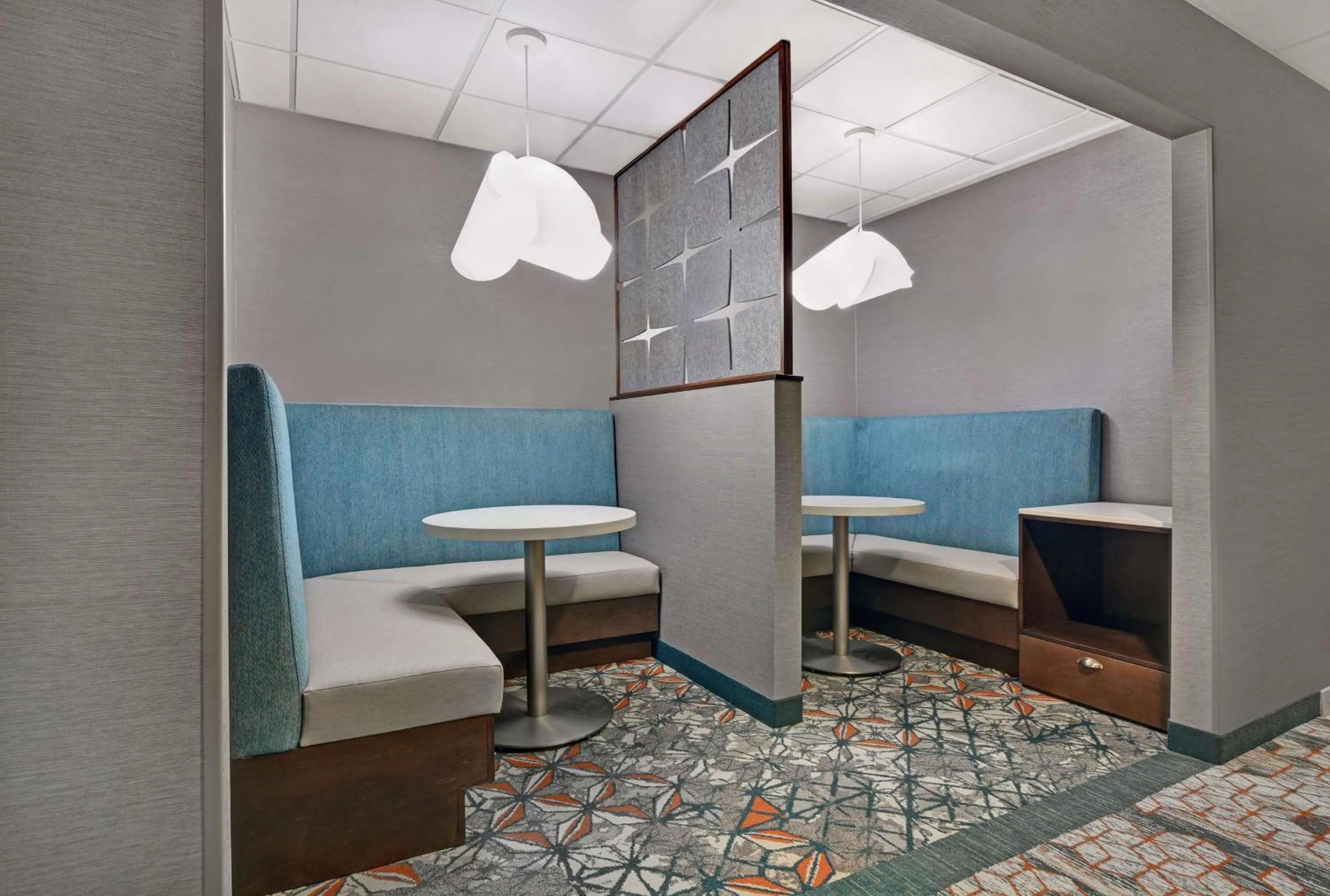 Business facilities, Bed in Hampton Inn Charlotte Monroe