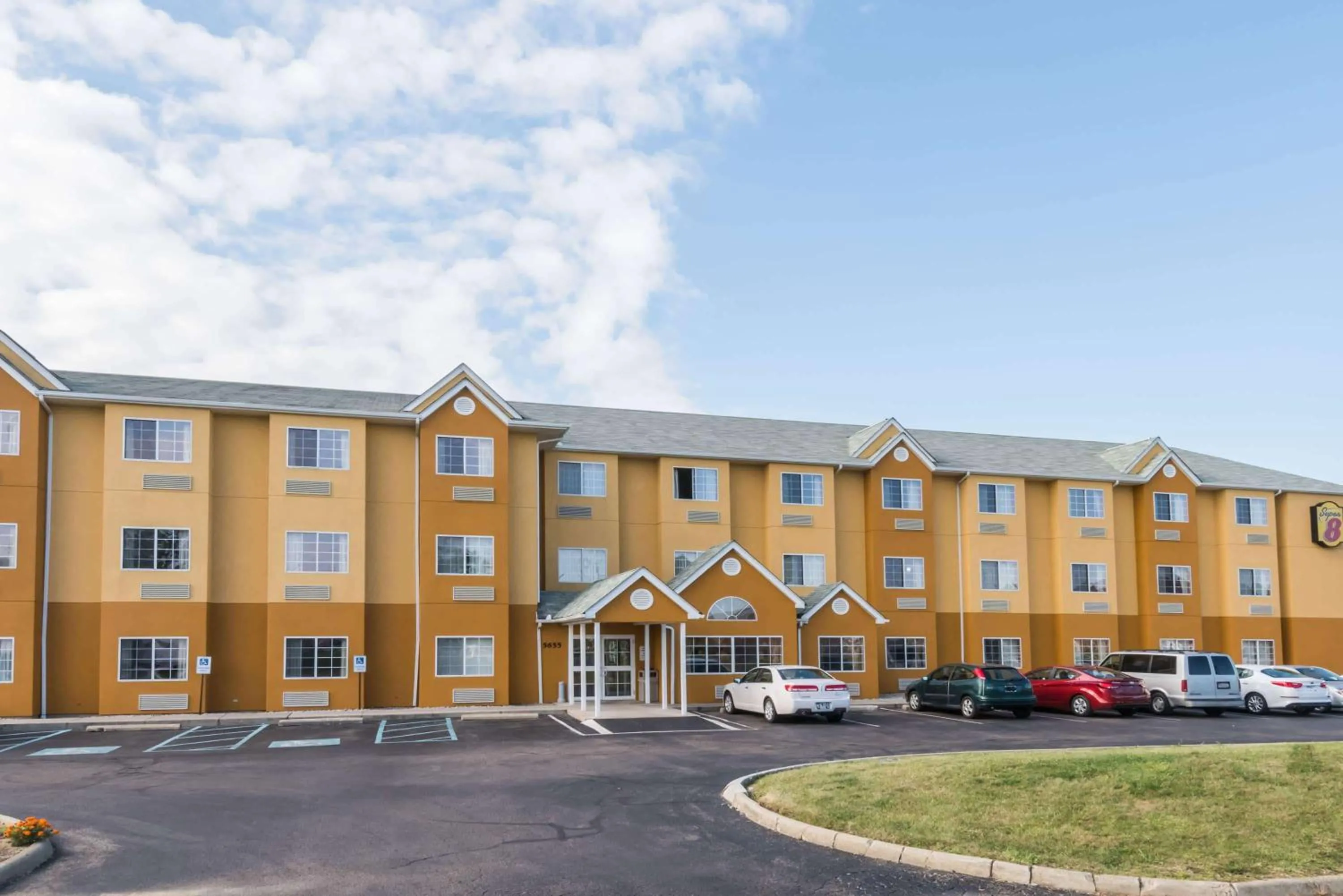 Property building in Super 8 by Wyndham Columbus West