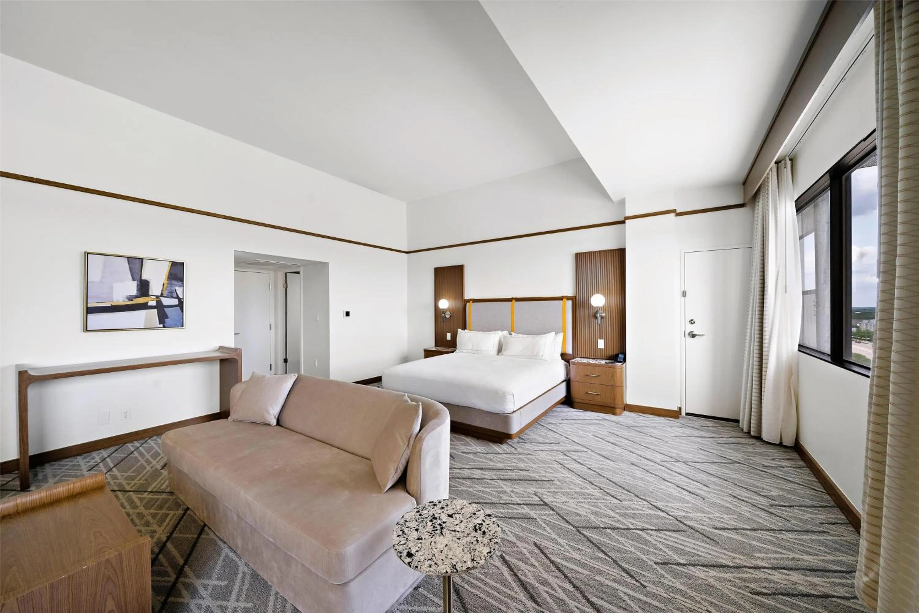 Bed in Hilton College Station & Conference Center