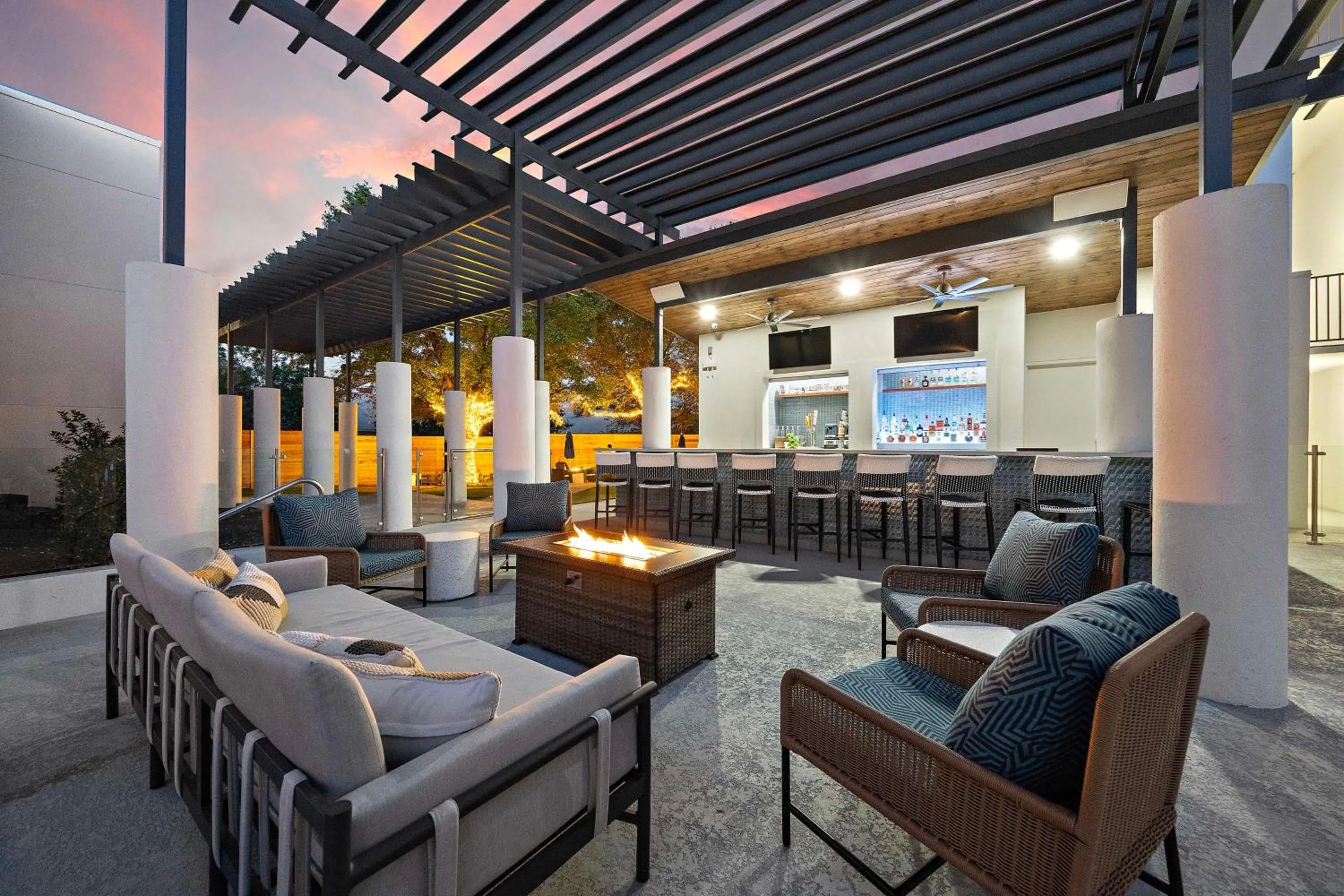 Restaurant/places to eat in Hilton College Station & Conference Center