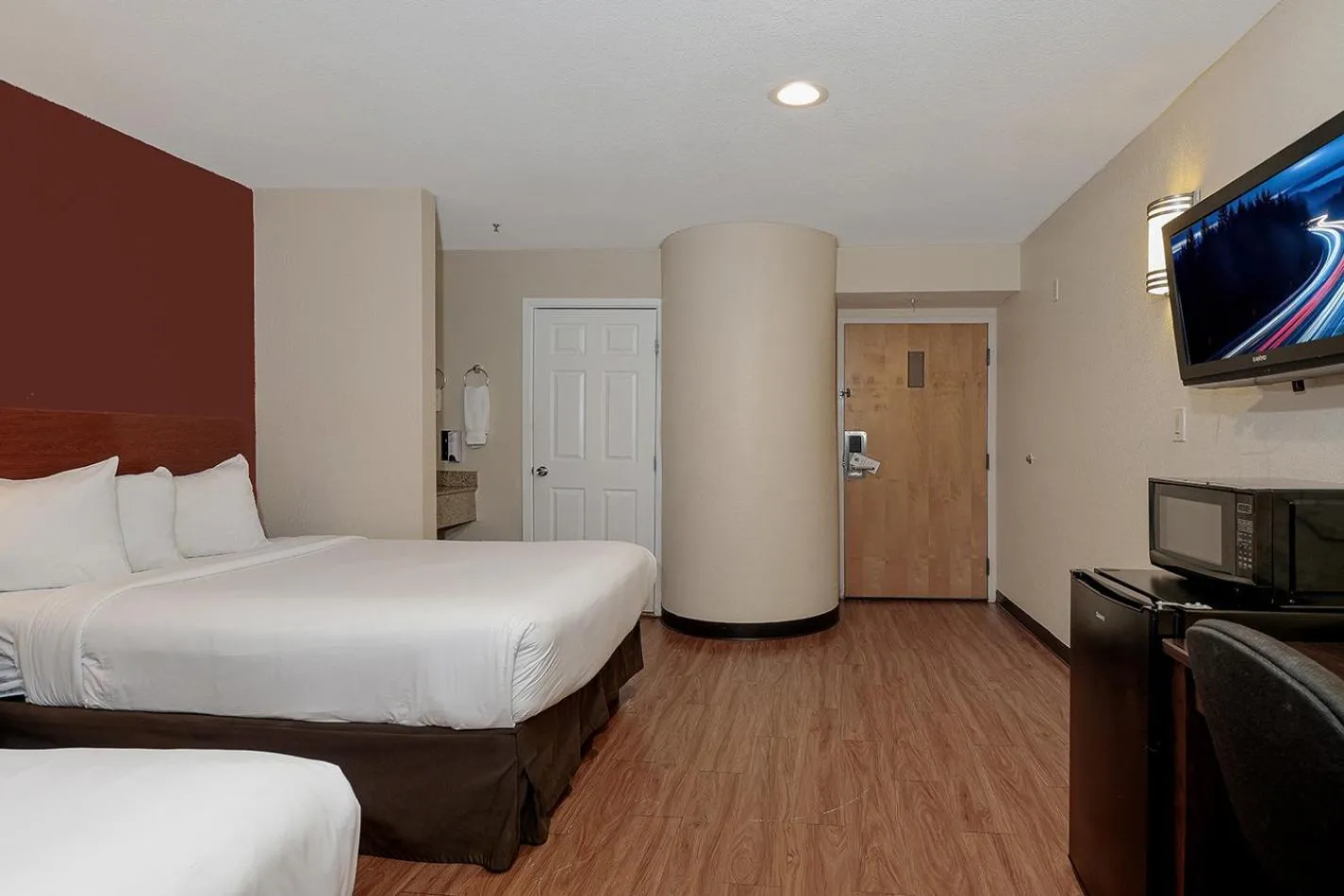 Bed in GreenTree Inn - IAH Airport JFK Blvd