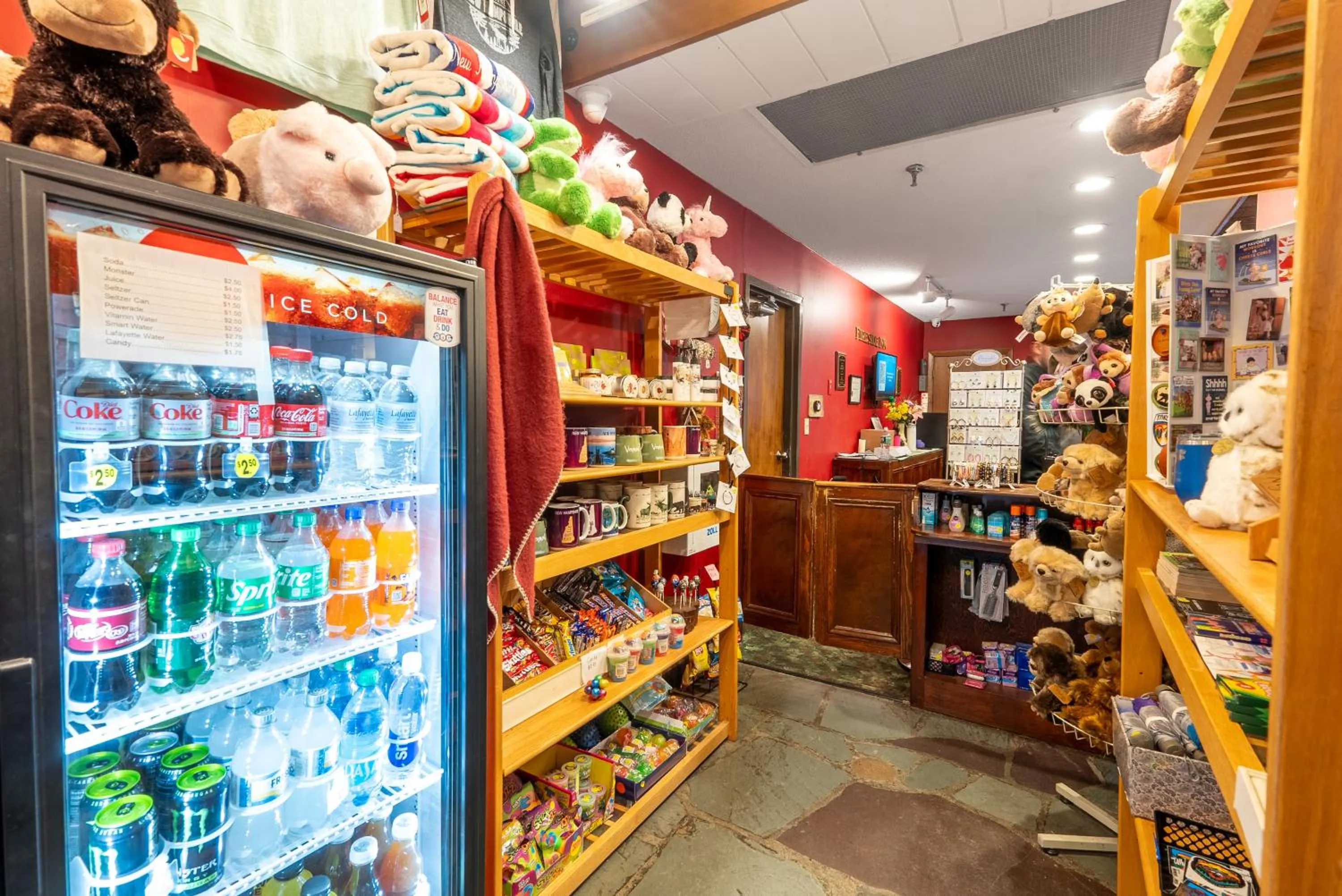 Shopping Area in Fireside Inn & Suites West Lebanon