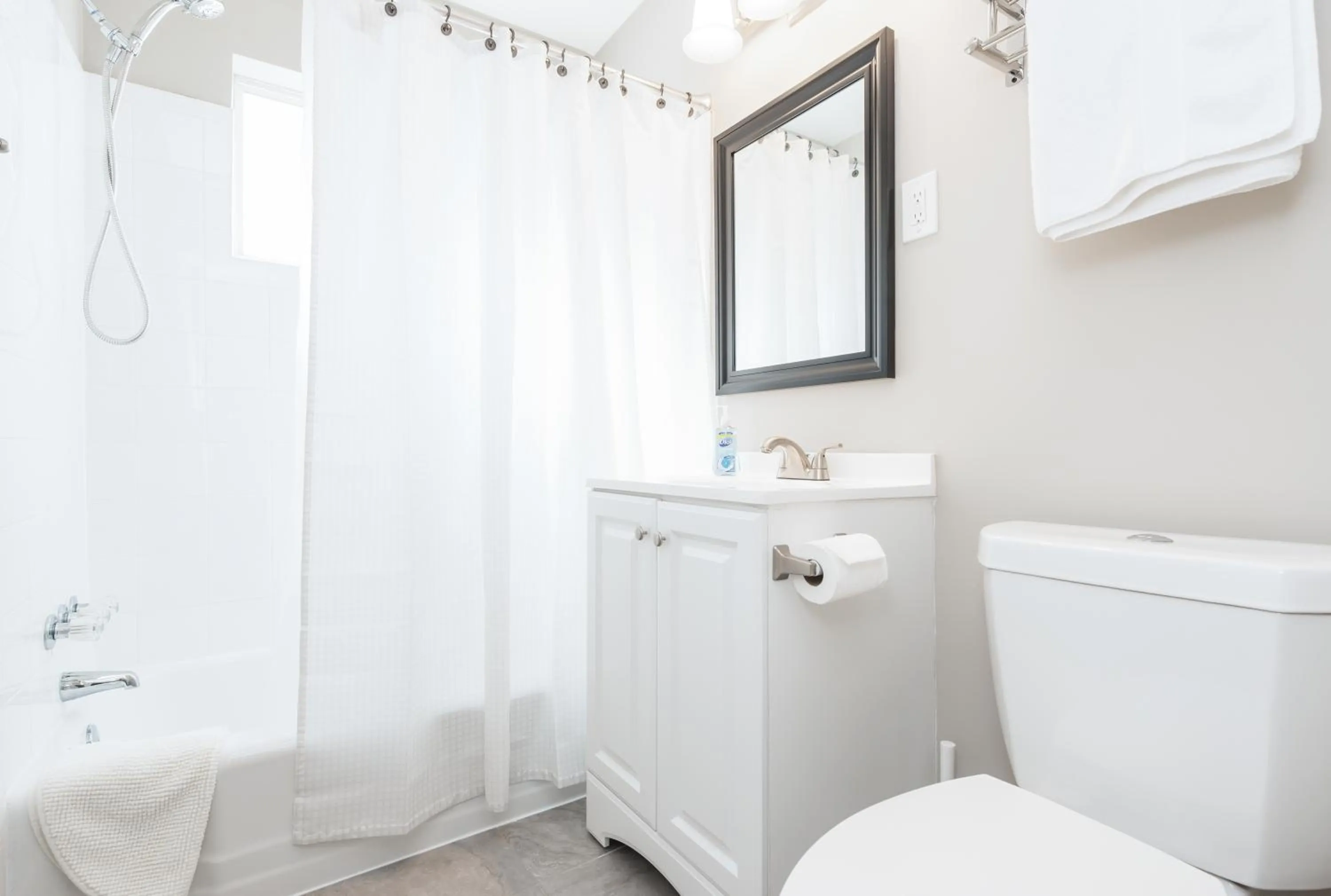Stylish OneBedroom in Popular Virginia Highland 3miles to Mercedes Benz stadium