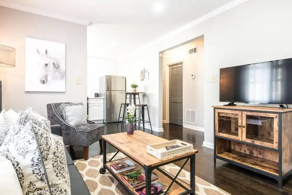 Stylish OneBedroom in Popular Virginia Highland 3miles to Mercedes Benz stadium Stylish OneBedroom in Popular Virginia Highland 3miles to Mercedes Benz stadium
