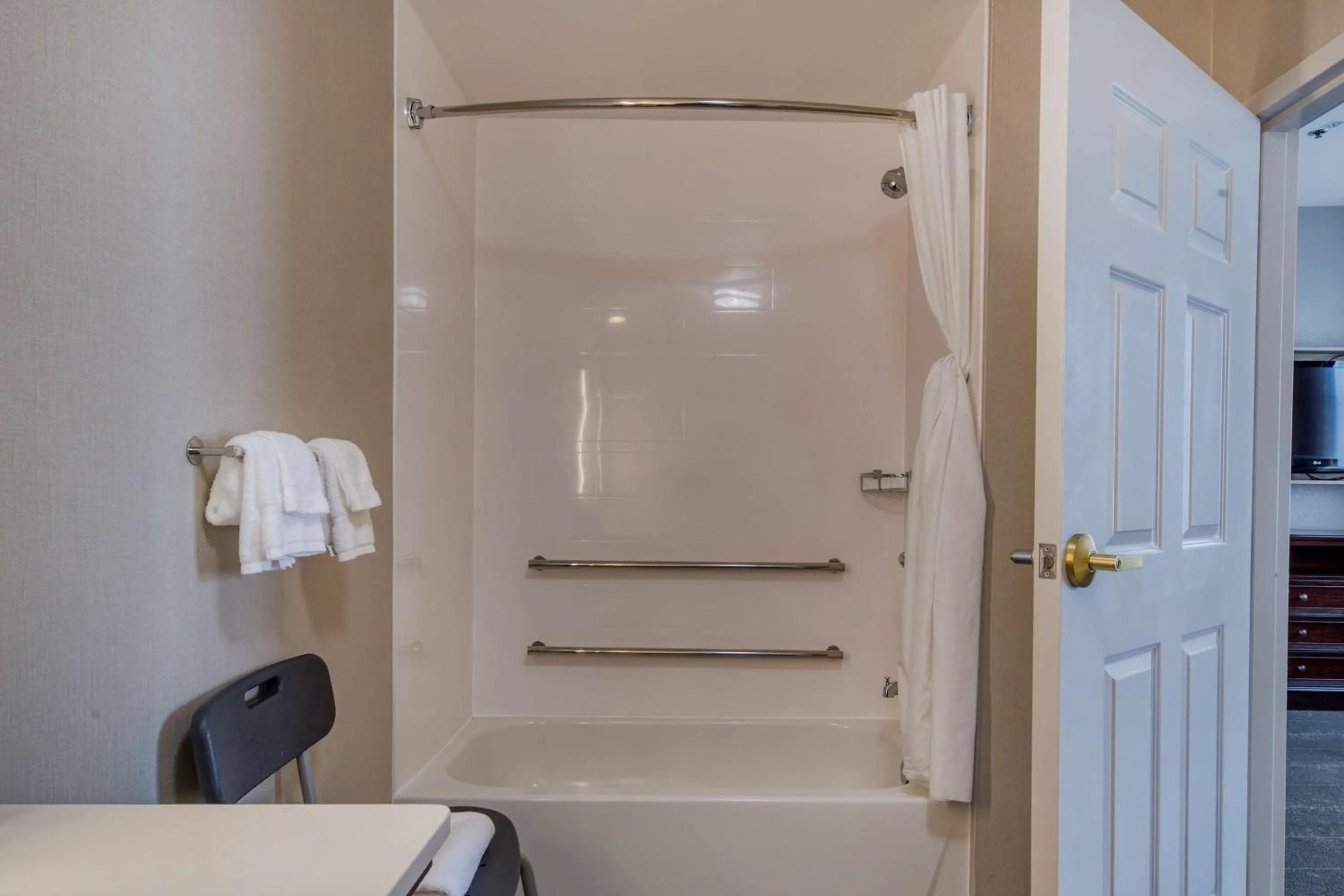 Bathroom in Homewood Suites by Hilton Olmsted Village