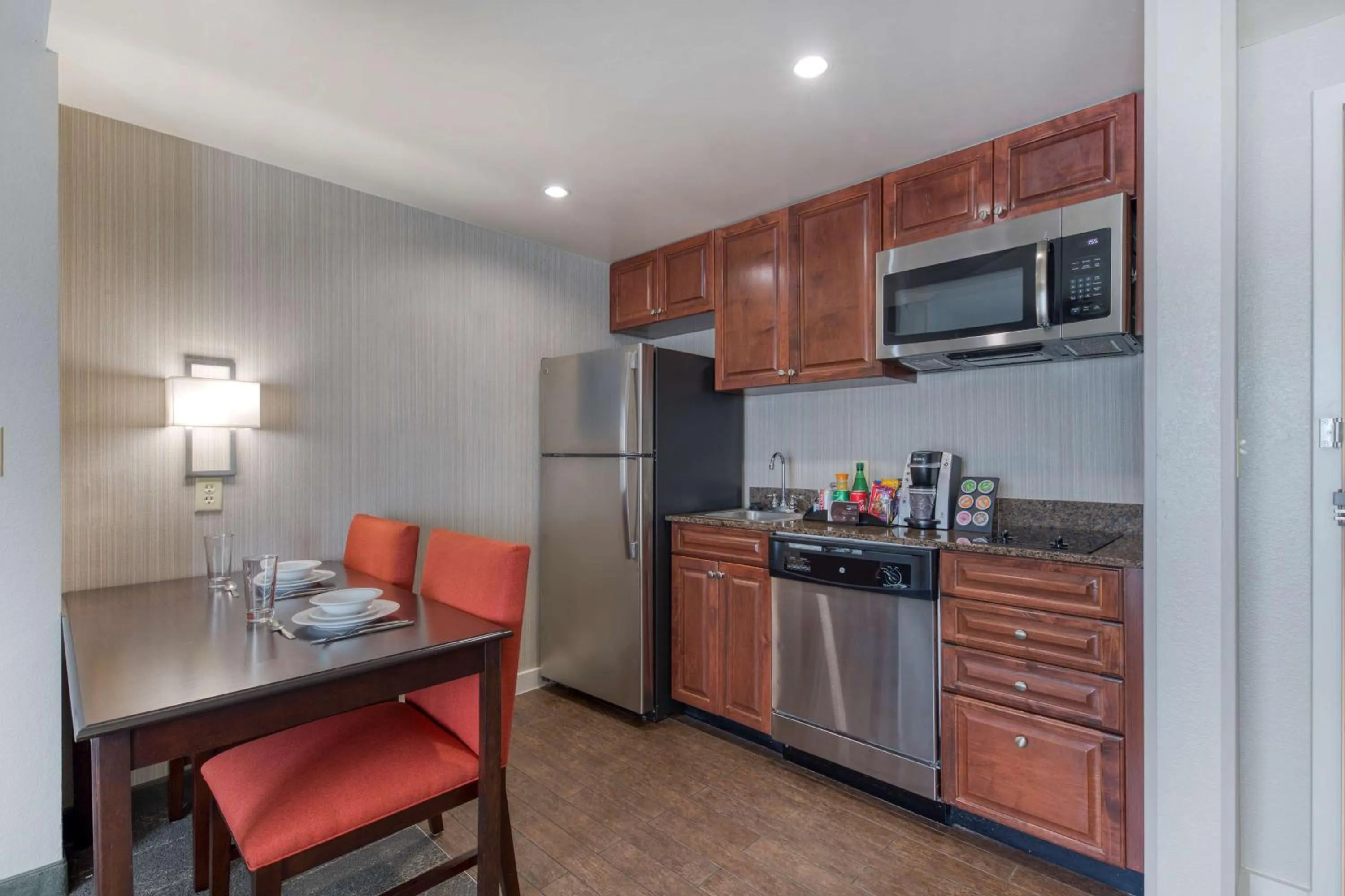 Kitchen or kitchenette in Homewood Suites by Hilton Olmsted Village