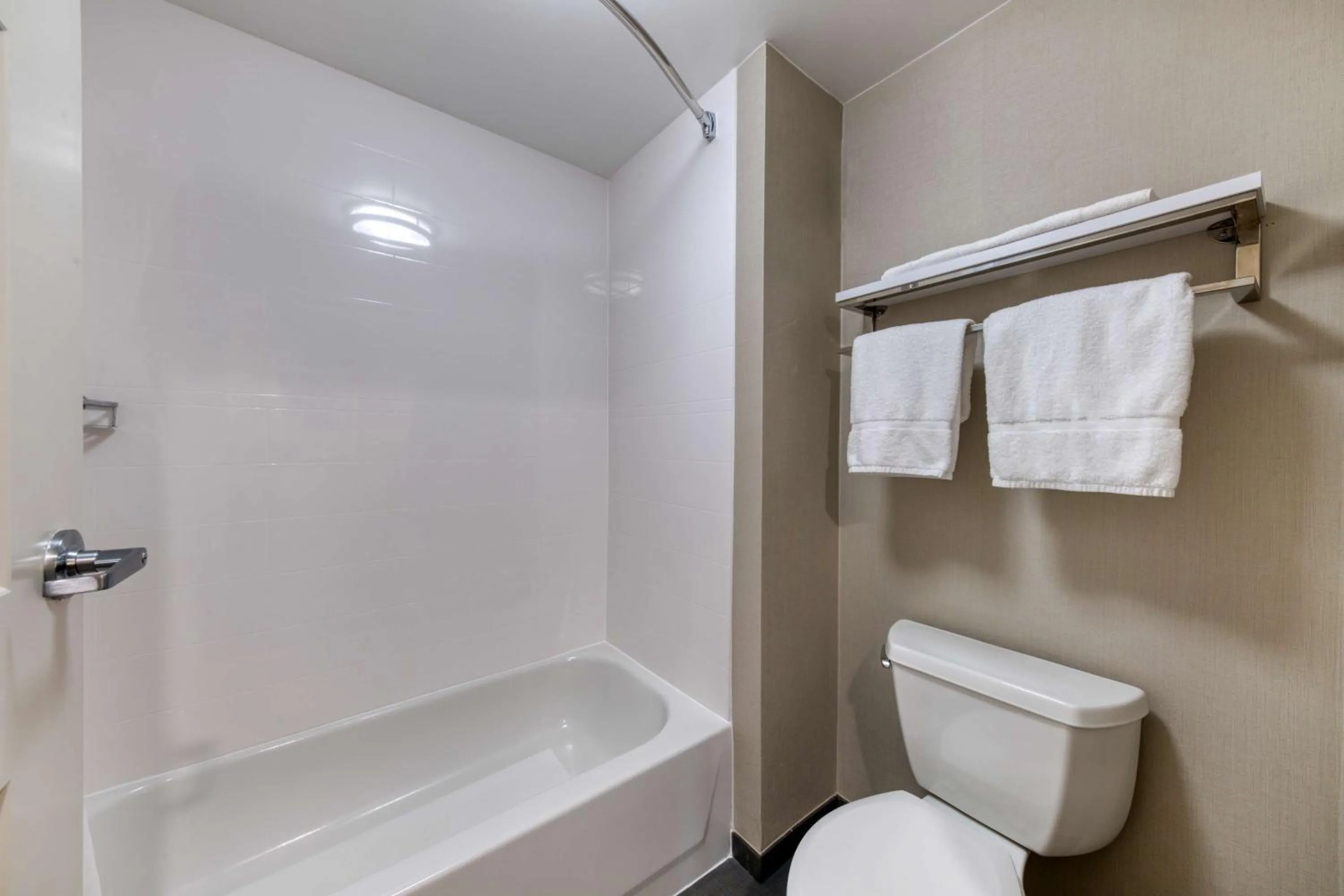 Bathroom in Homewood Suites by Hilton Olmsted Village