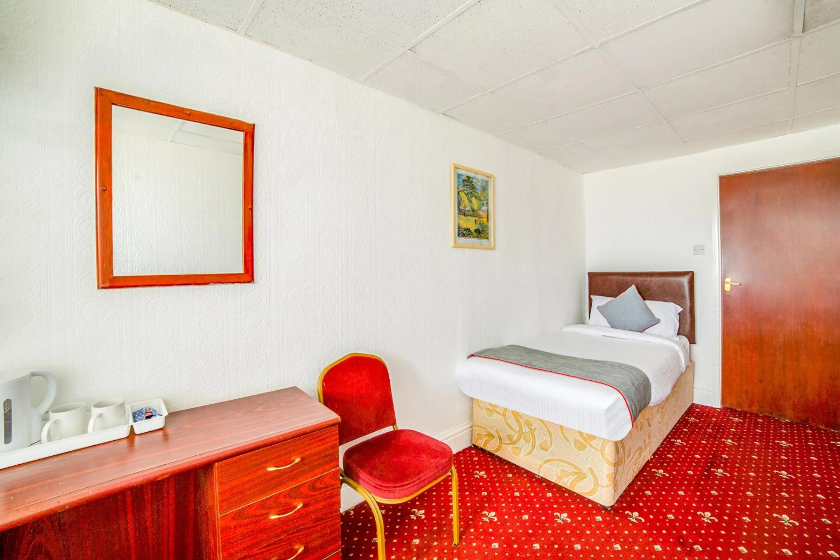 Bedroom in OYO The Golden Cheval Hotel