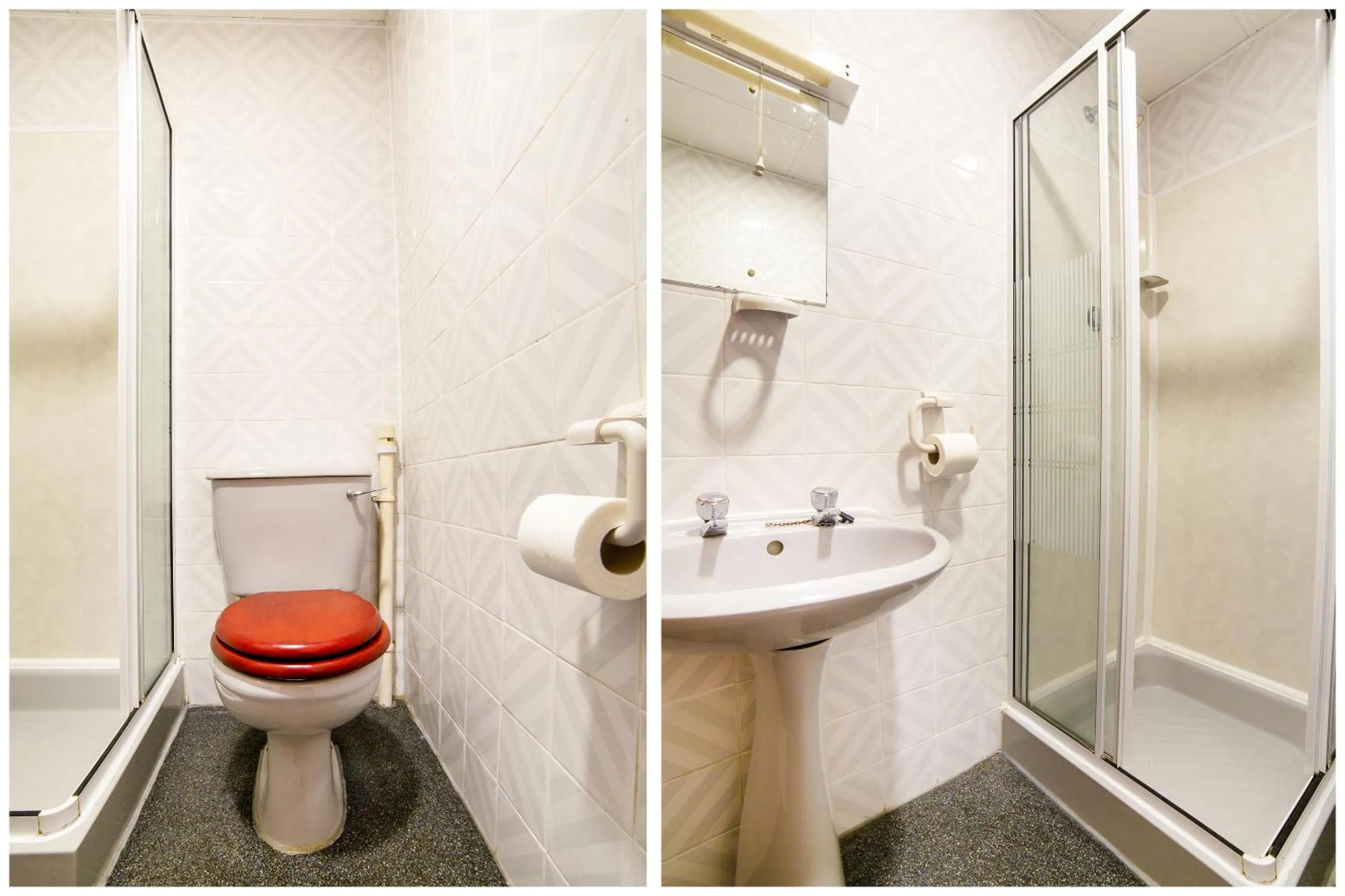 Bathroom in OYO The Golden Cheval Hotel