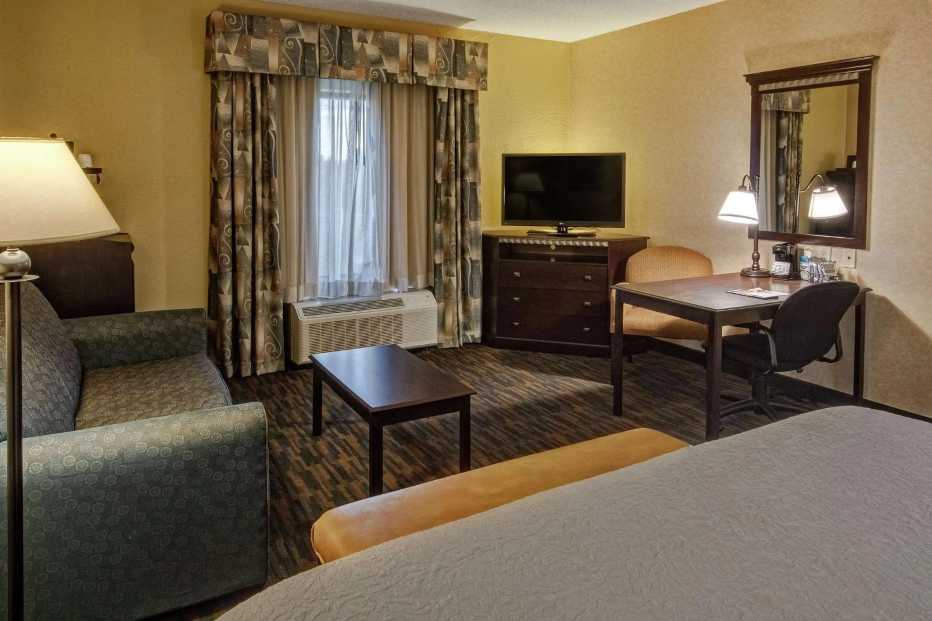 Bedroom, Bed in Hampton Inn Roanoke Rapids
