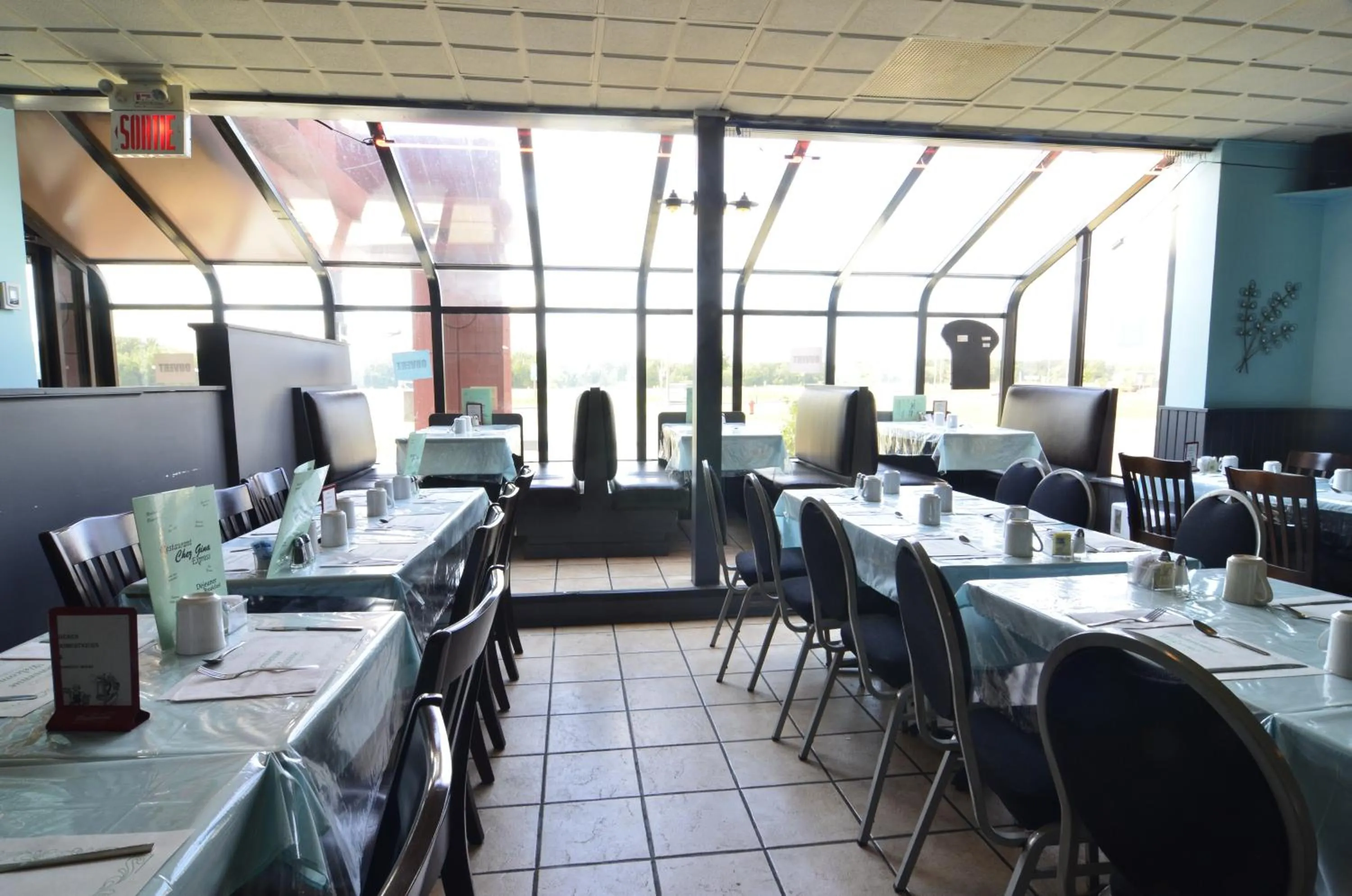 Restaurant/places to eat in Hotel L'Express