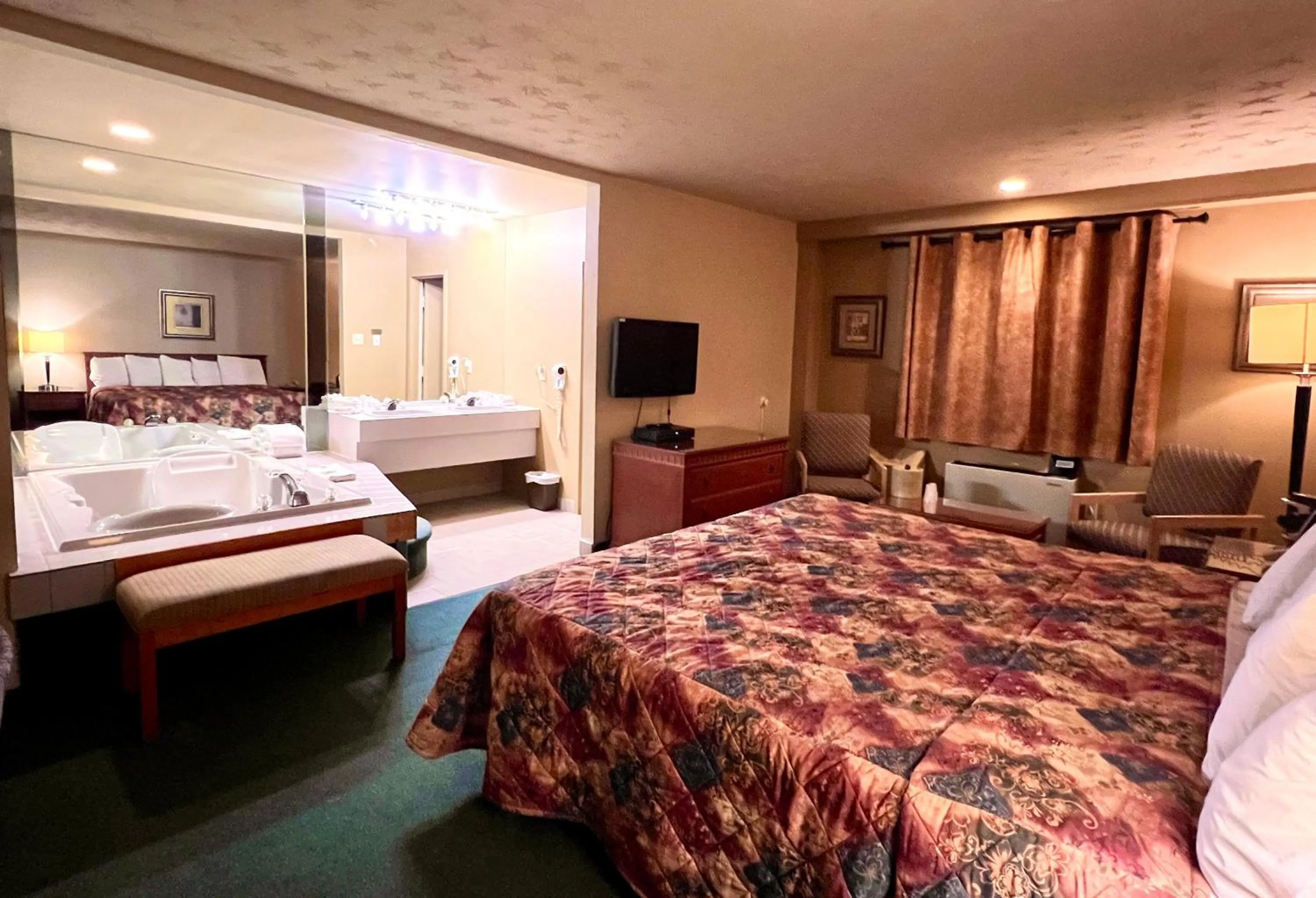 Photo of the whole room, Bed in Hotel L'Express